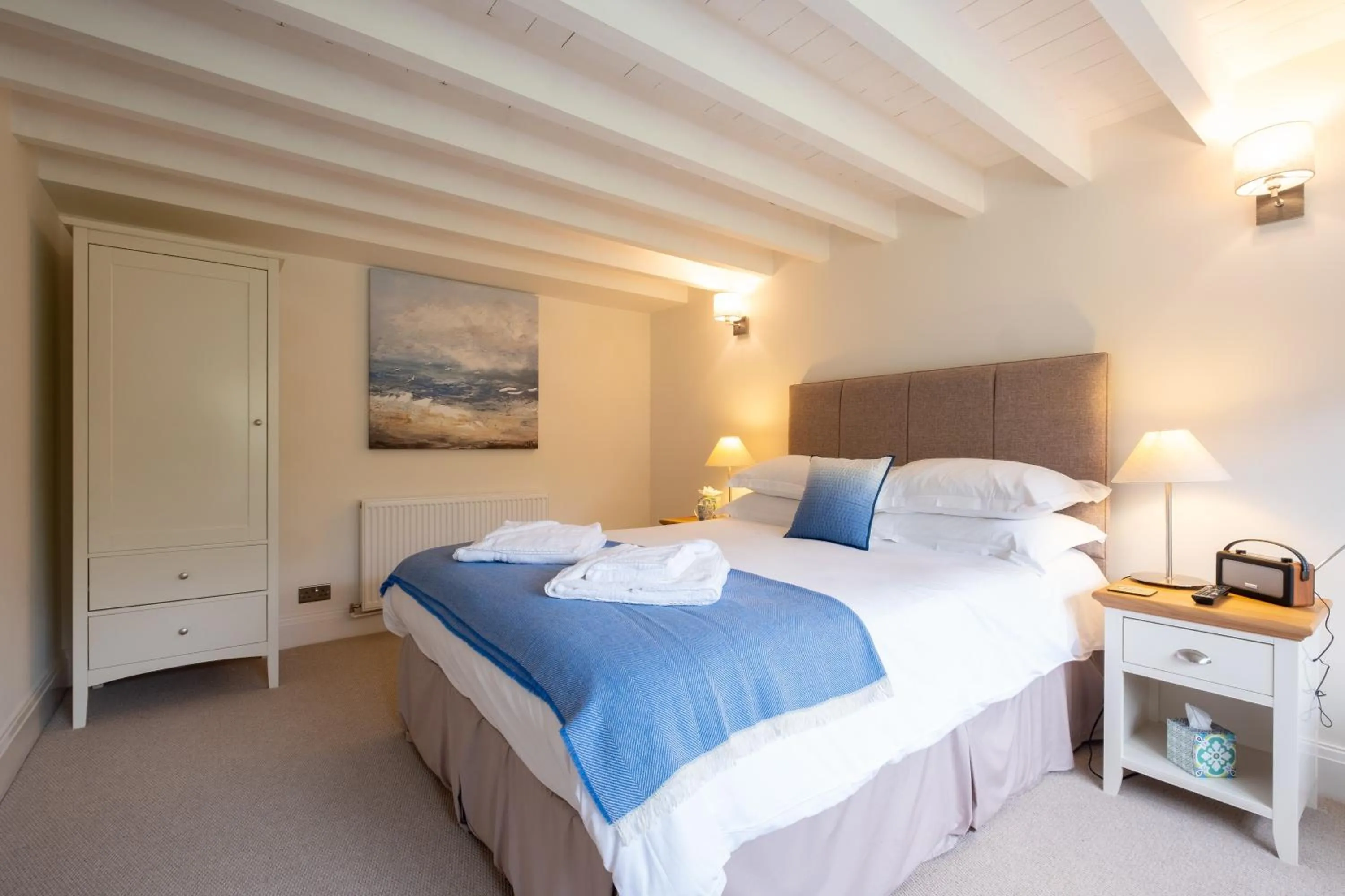 Bed in The Horseshoe Country Inn