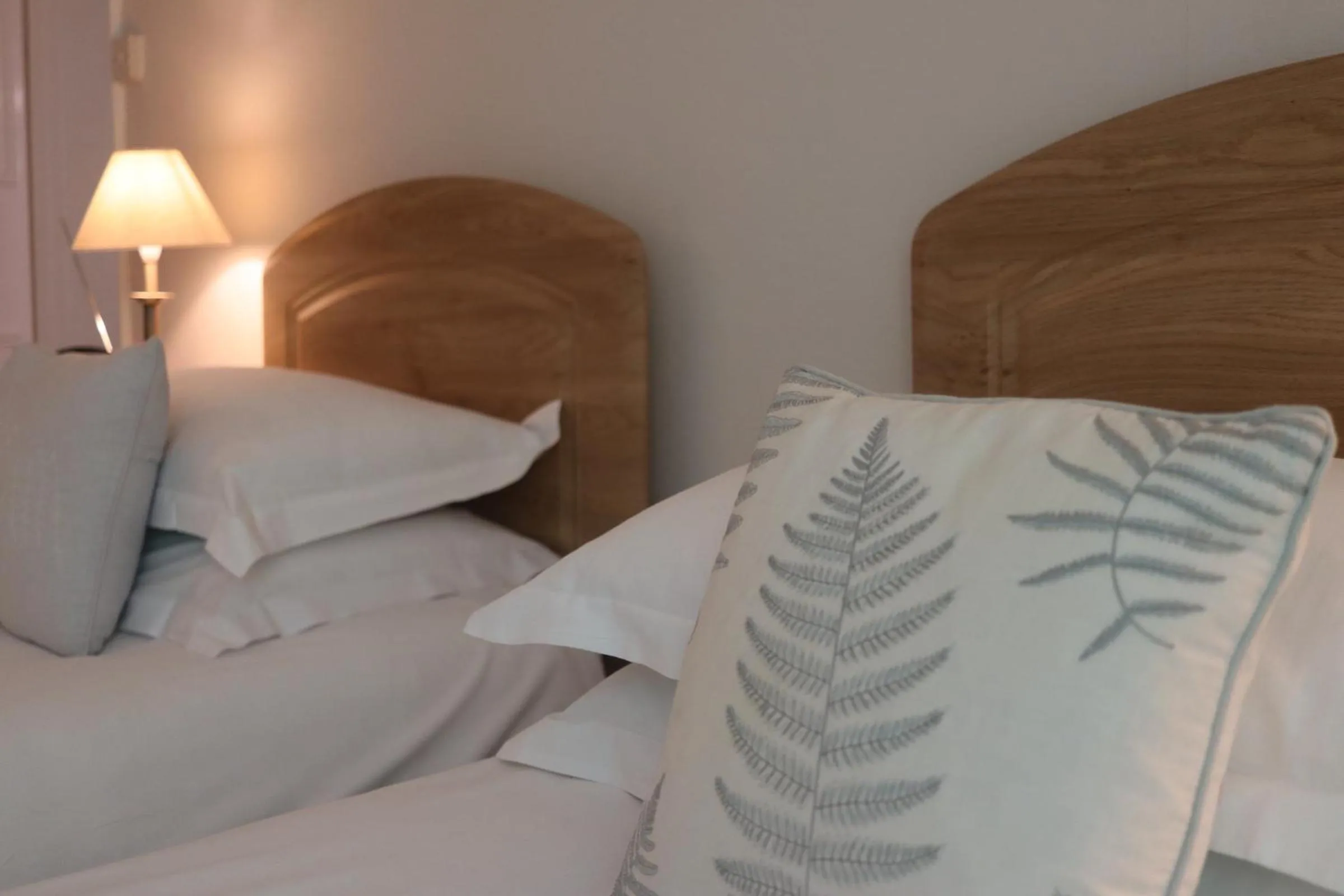 Bed in The Horseshoe Country Inn