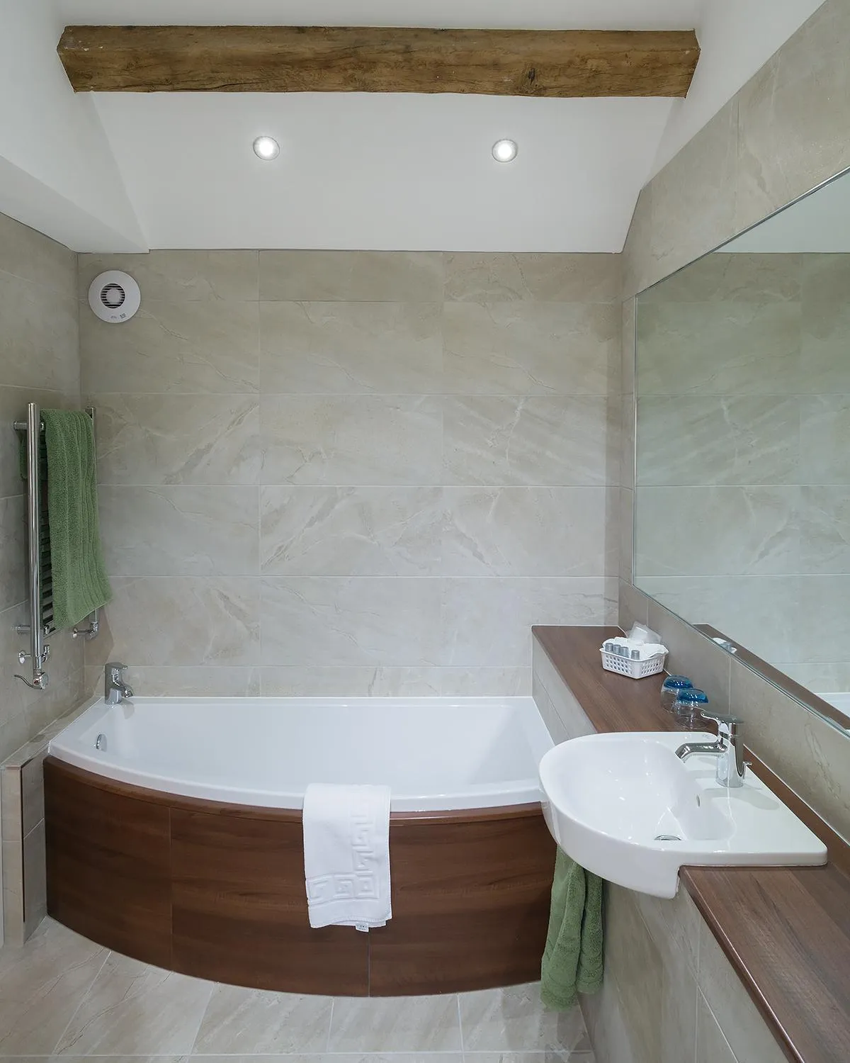 Bathroom in The Horseshoe Country Inn