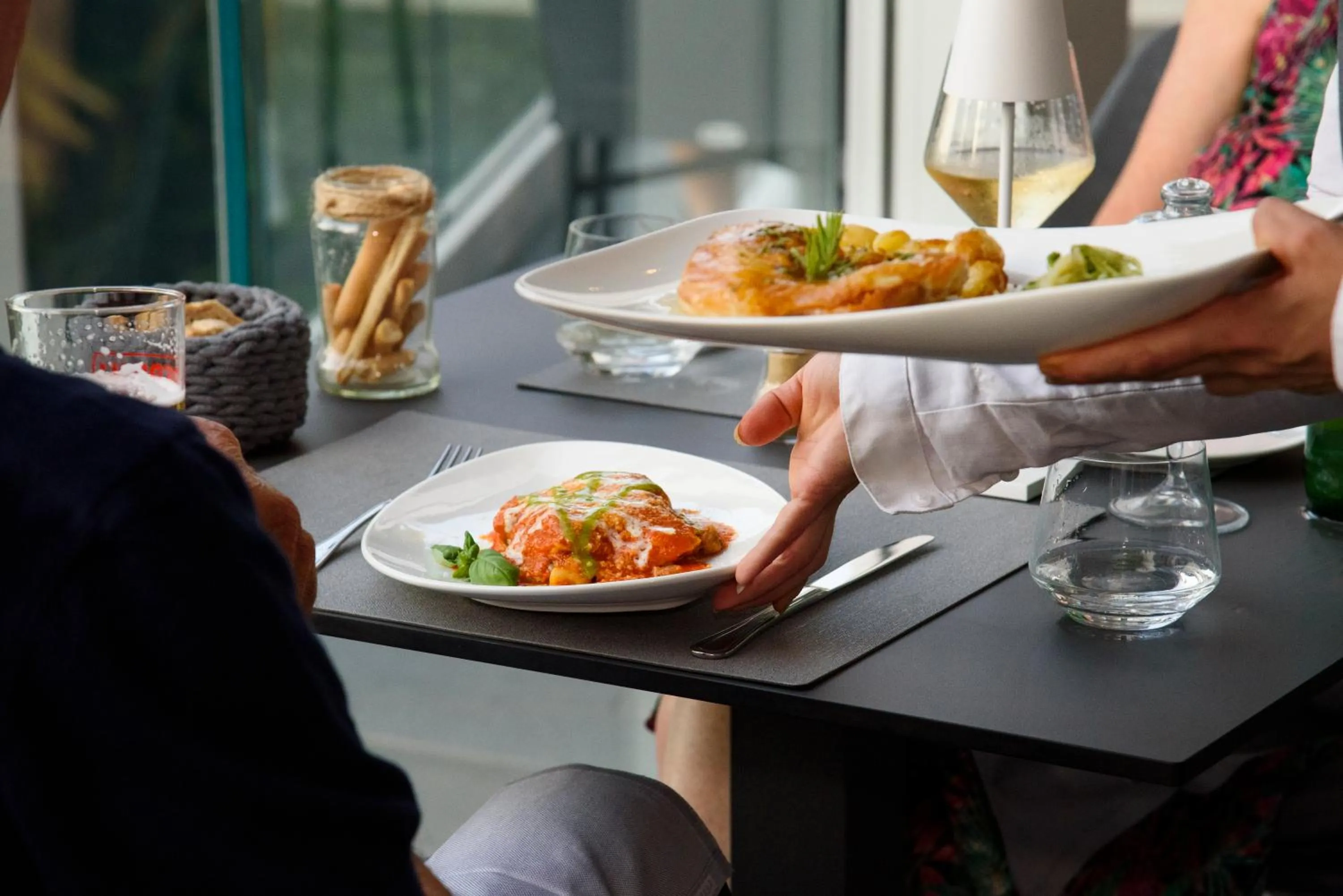 Restaurant/places to eat in Hotel Metropole