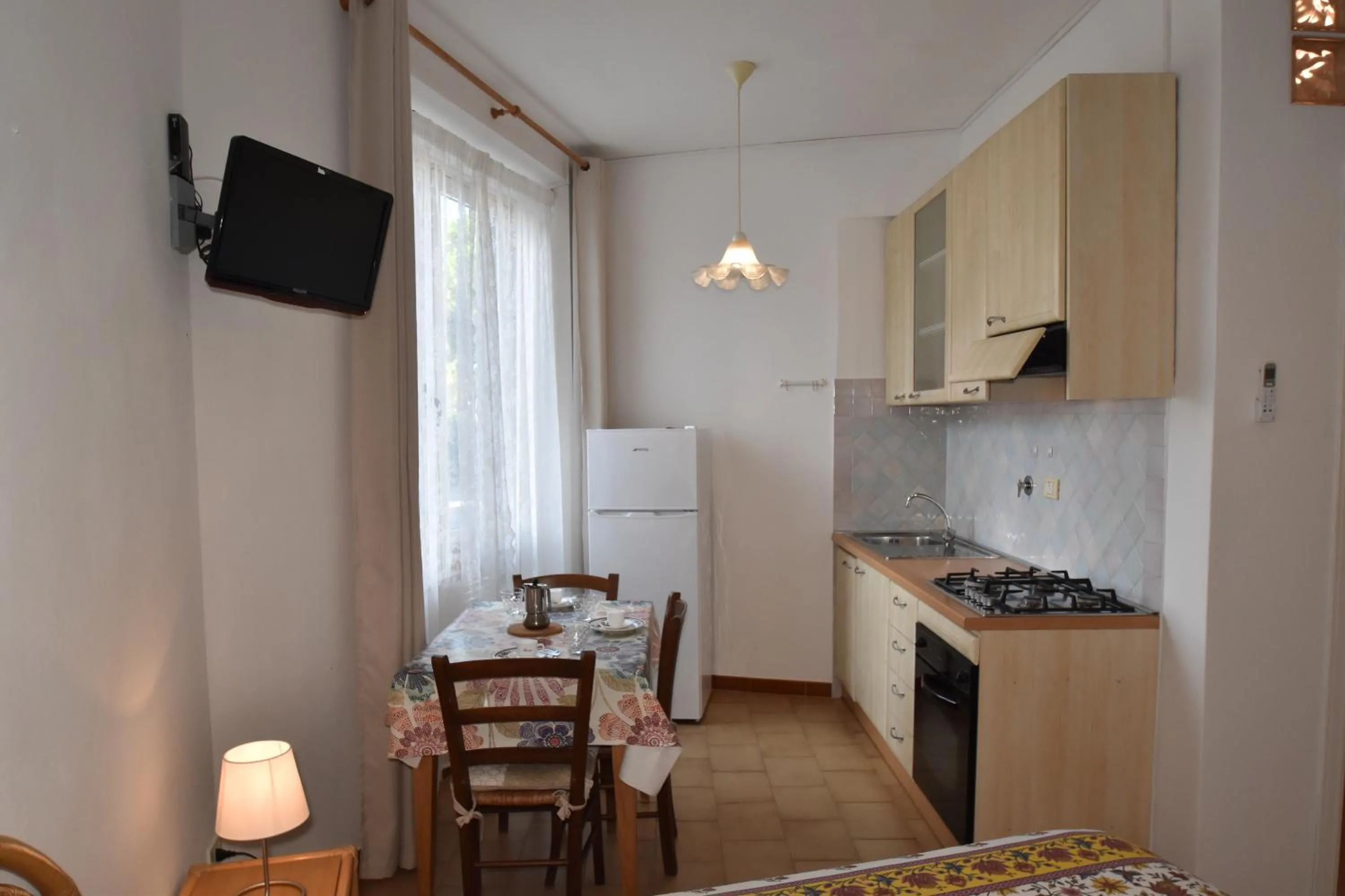 Bed in Appartamenti Olivo - 100 mt dal mare con aria condizionata