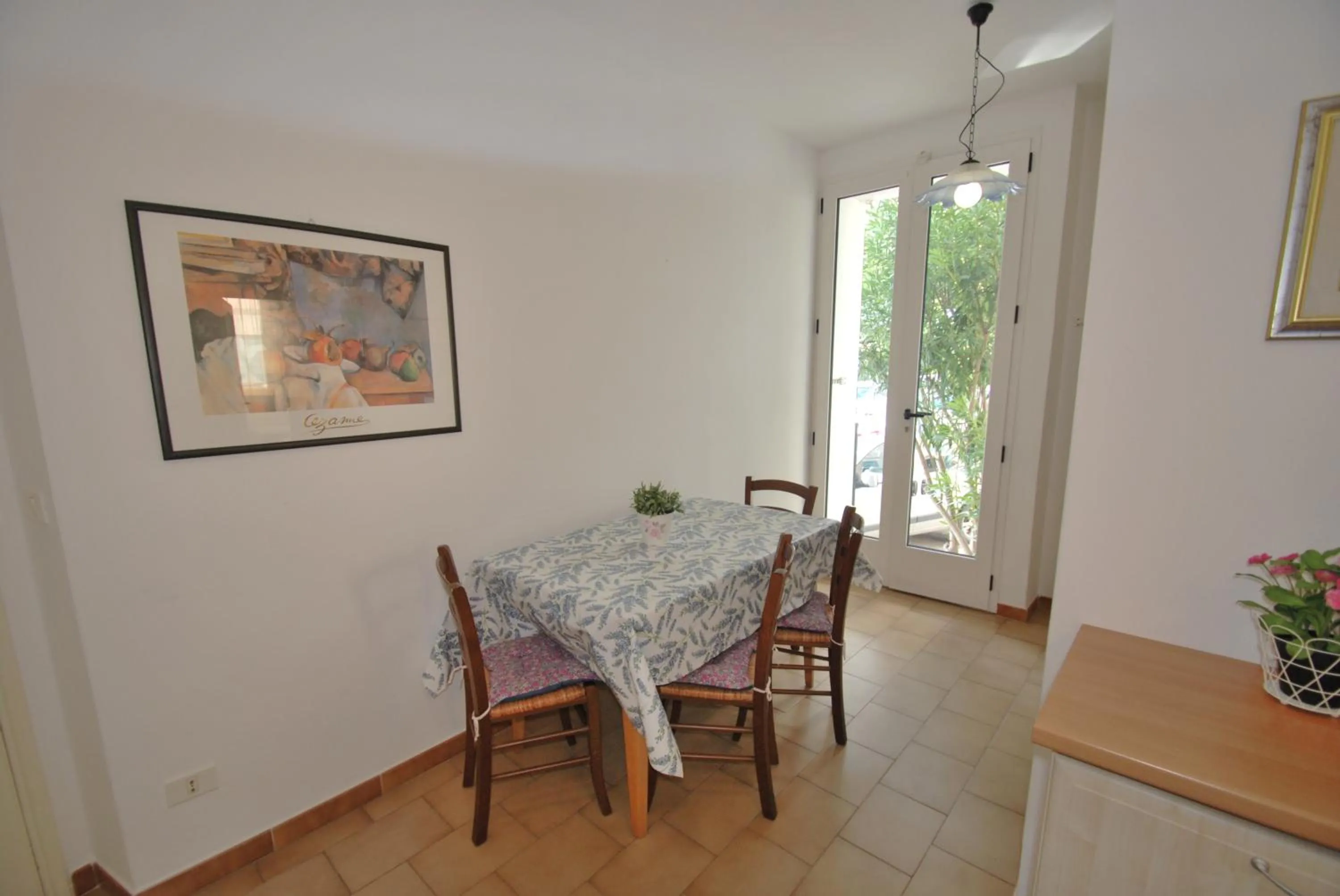 Kitchen or kitchenette in Appartamenti Olivo - 100 mt dal mare con aria condizionata