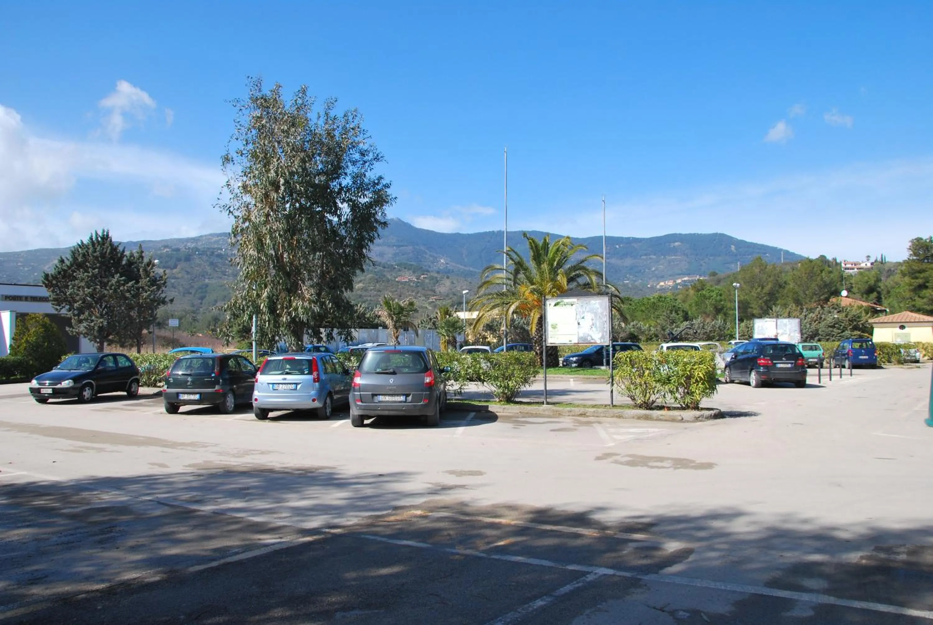 Parking in Appartamenti Olivo - 100 mt dal mare con aria condizionata