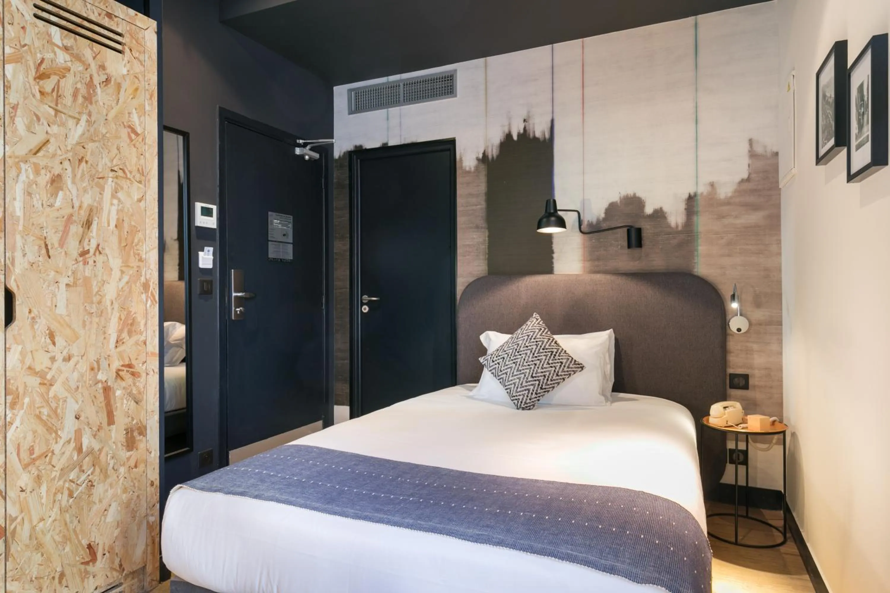 Bedroom, Bed in Hotel So’Co by Happyculture