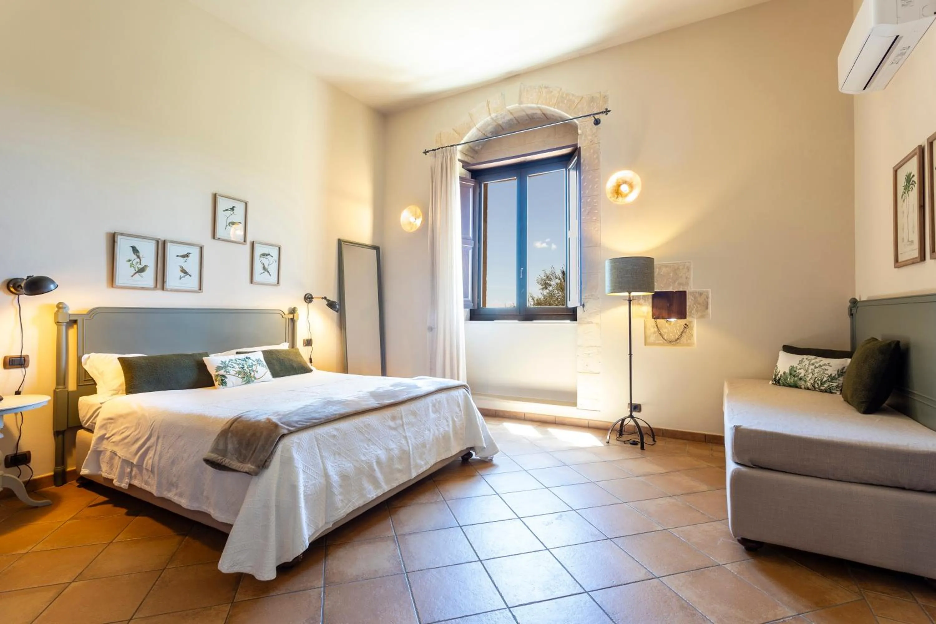 Photo of the whole room, Bed in Relais Torre Marabino