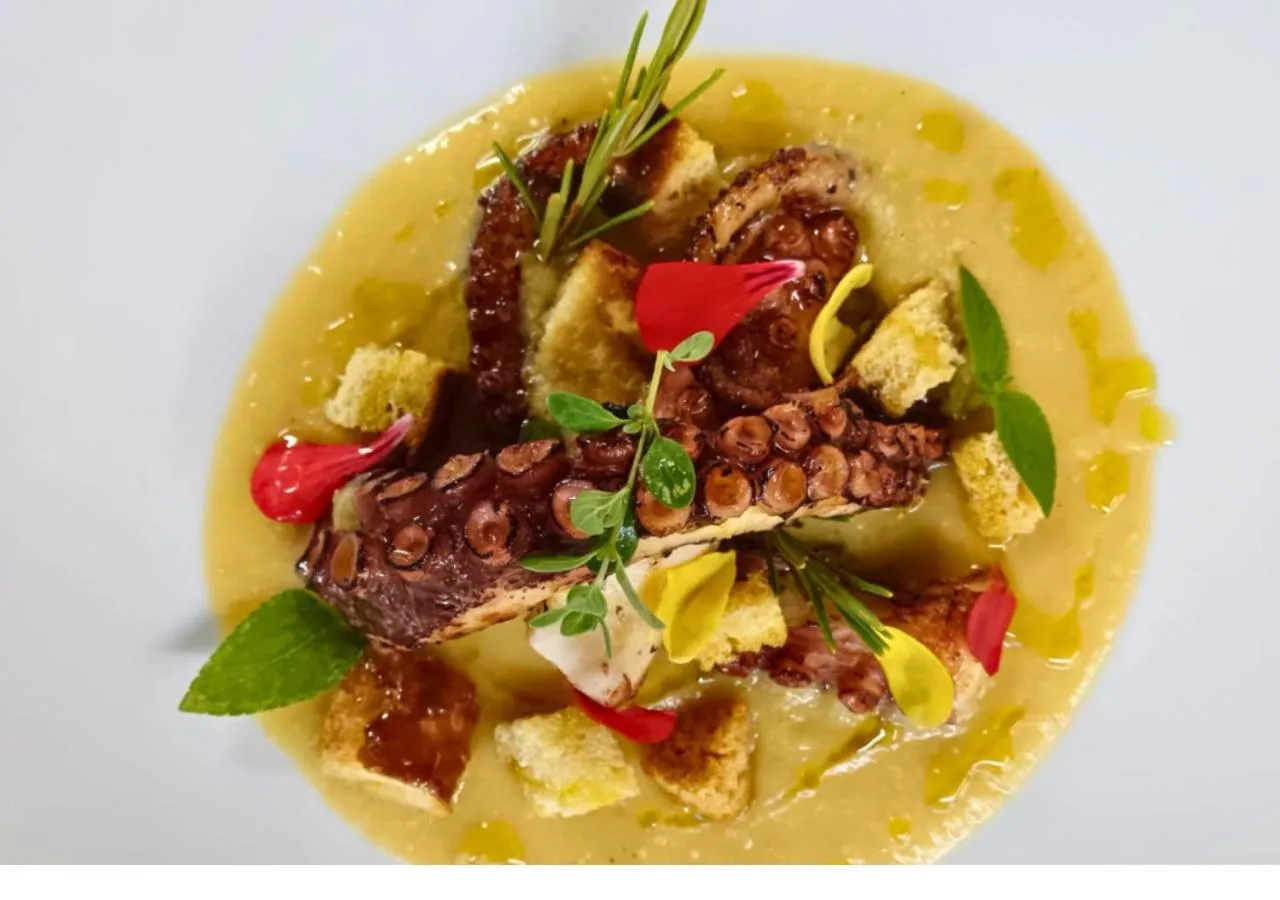 Restaurant/places to eat in Relais Torre Marabino