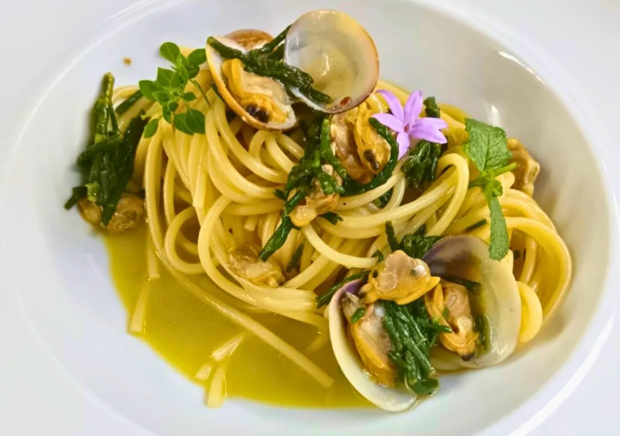 Restaurant/places to eat in Relais Torre Marabino