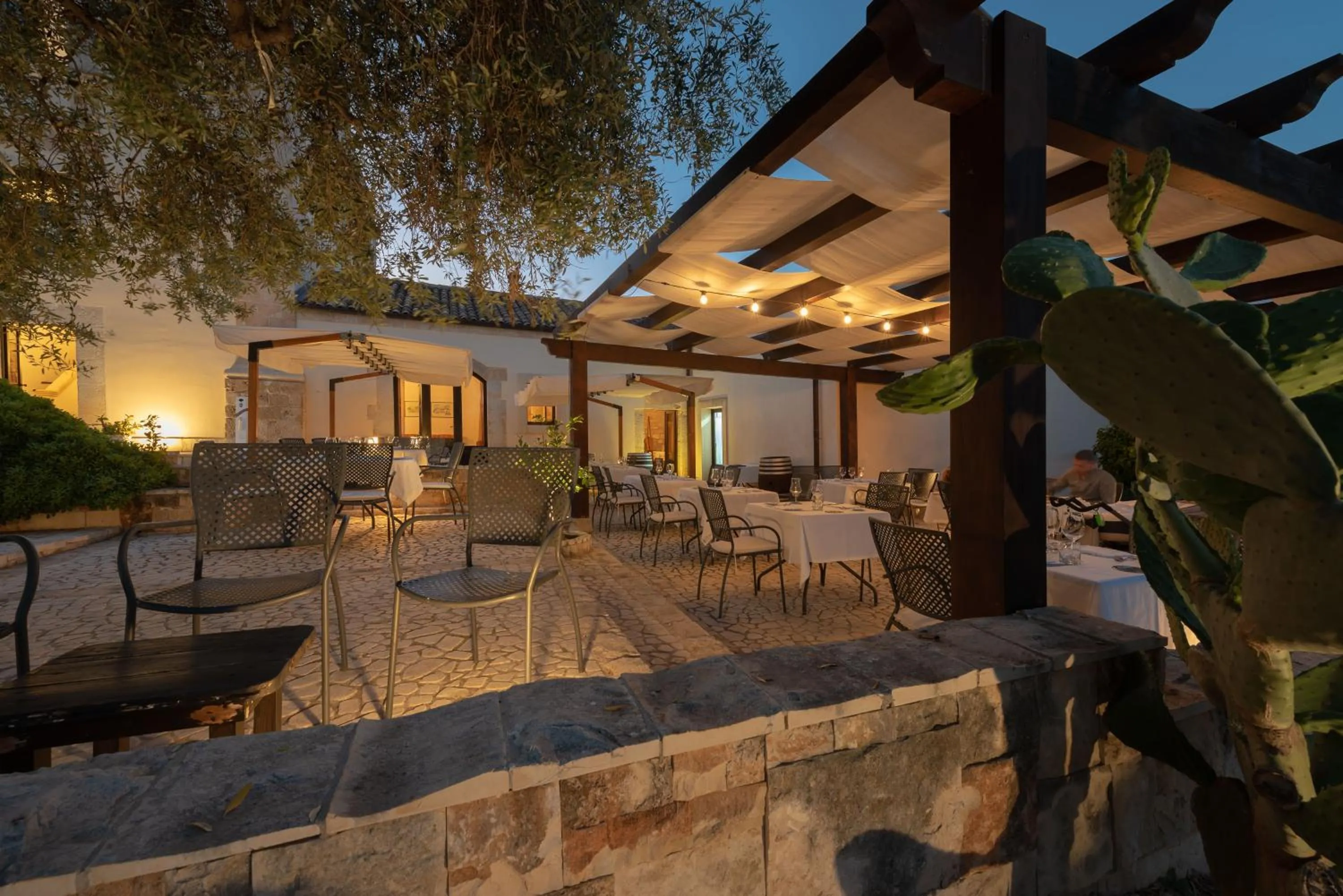 Restaurant/places to eat in Relais Torre Marabino