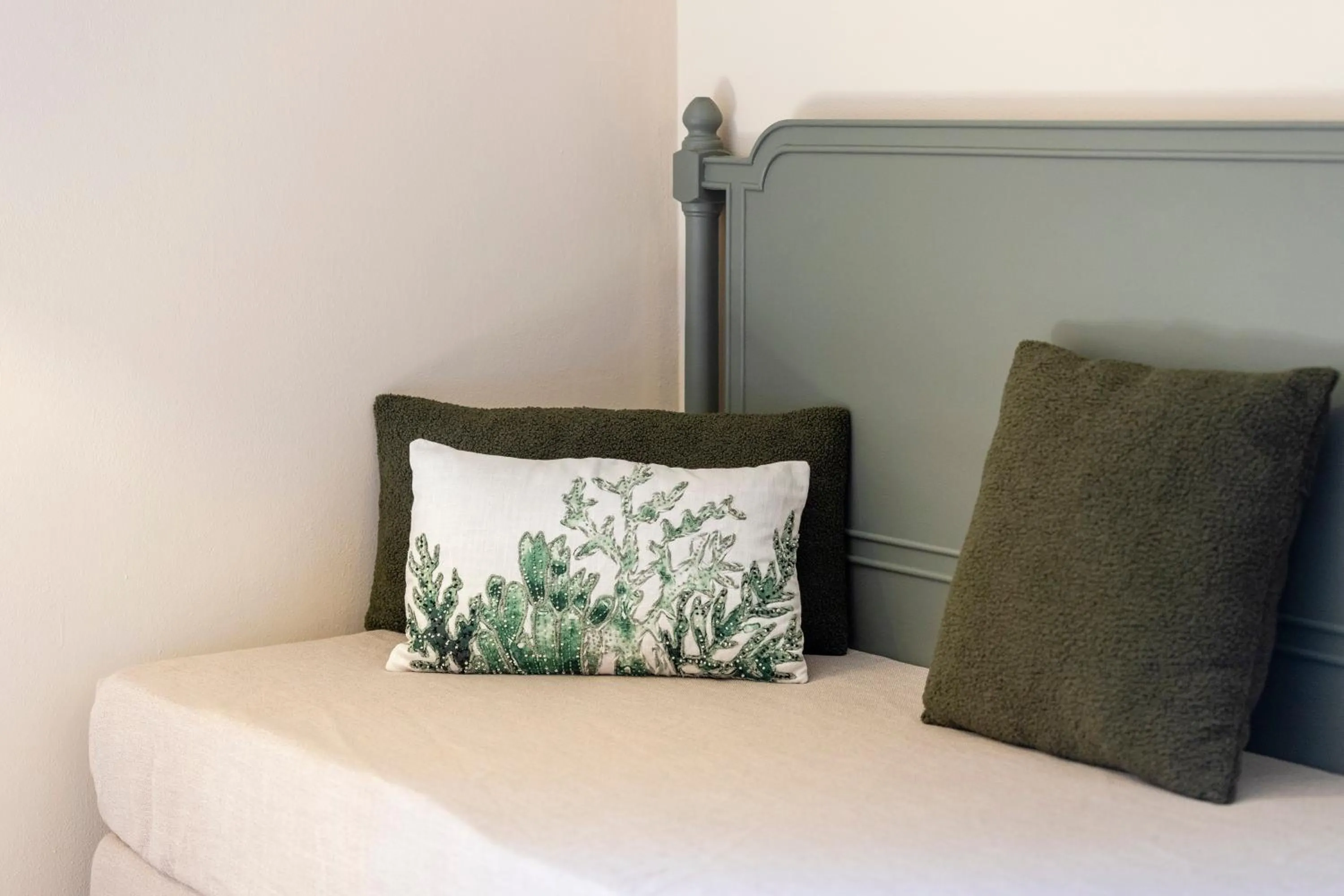 Decorative detail, Bed in Relais Torre Marabino