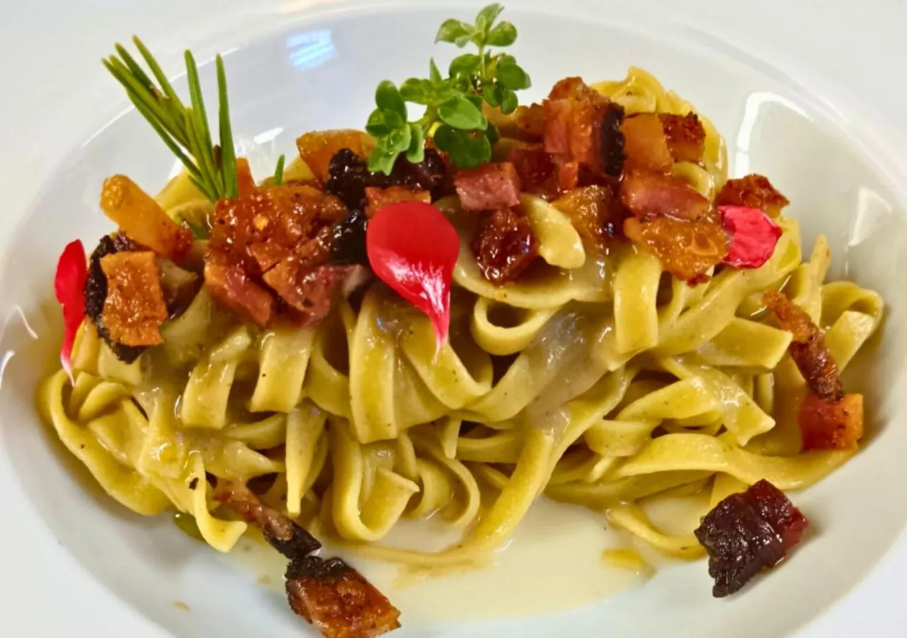 Restaurant/places to eat in Relais Torre Marabino