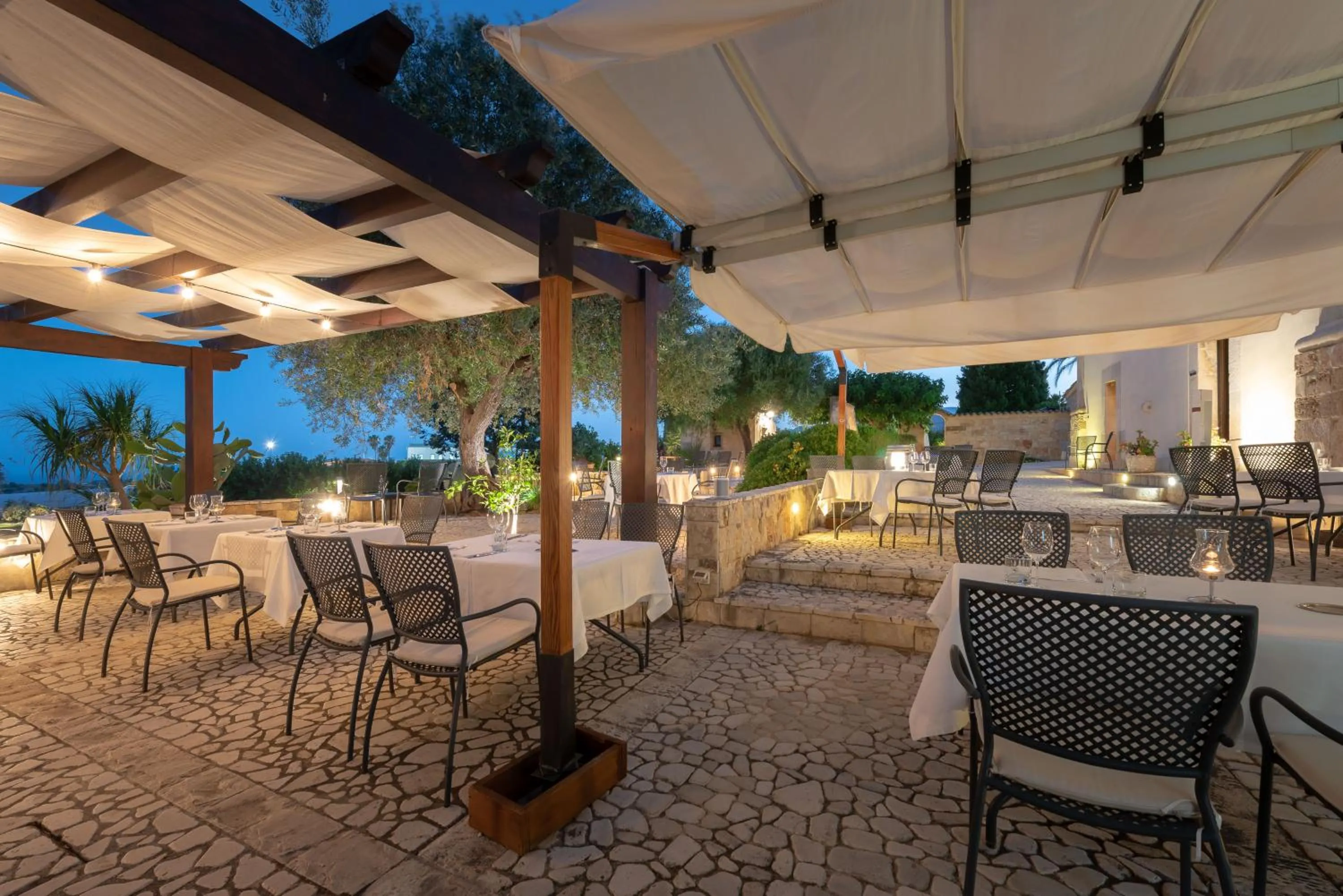 Restaurant/places to eat in Relais Torre Marabino
