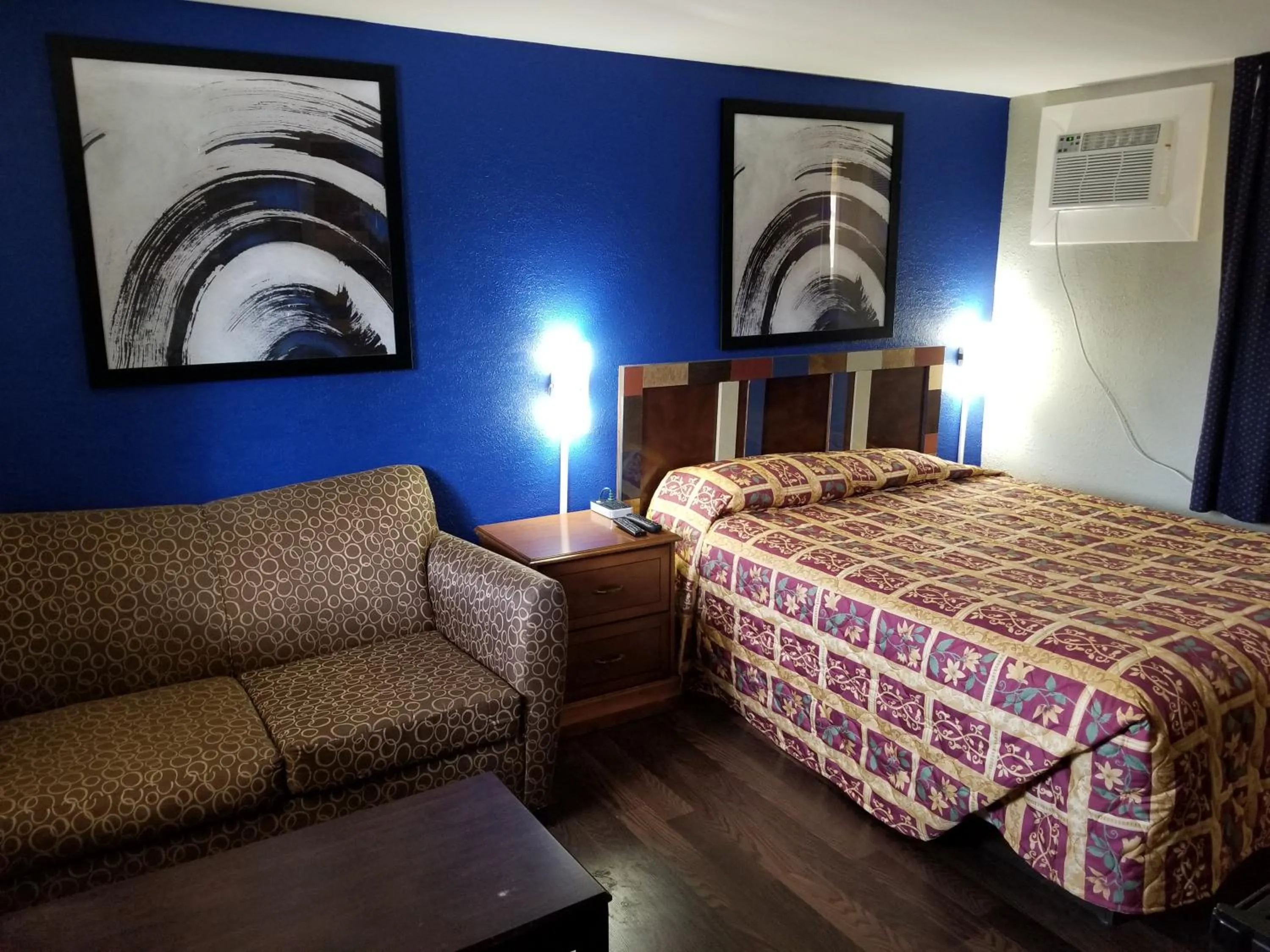 Bed in Highland Inn New Cumberland