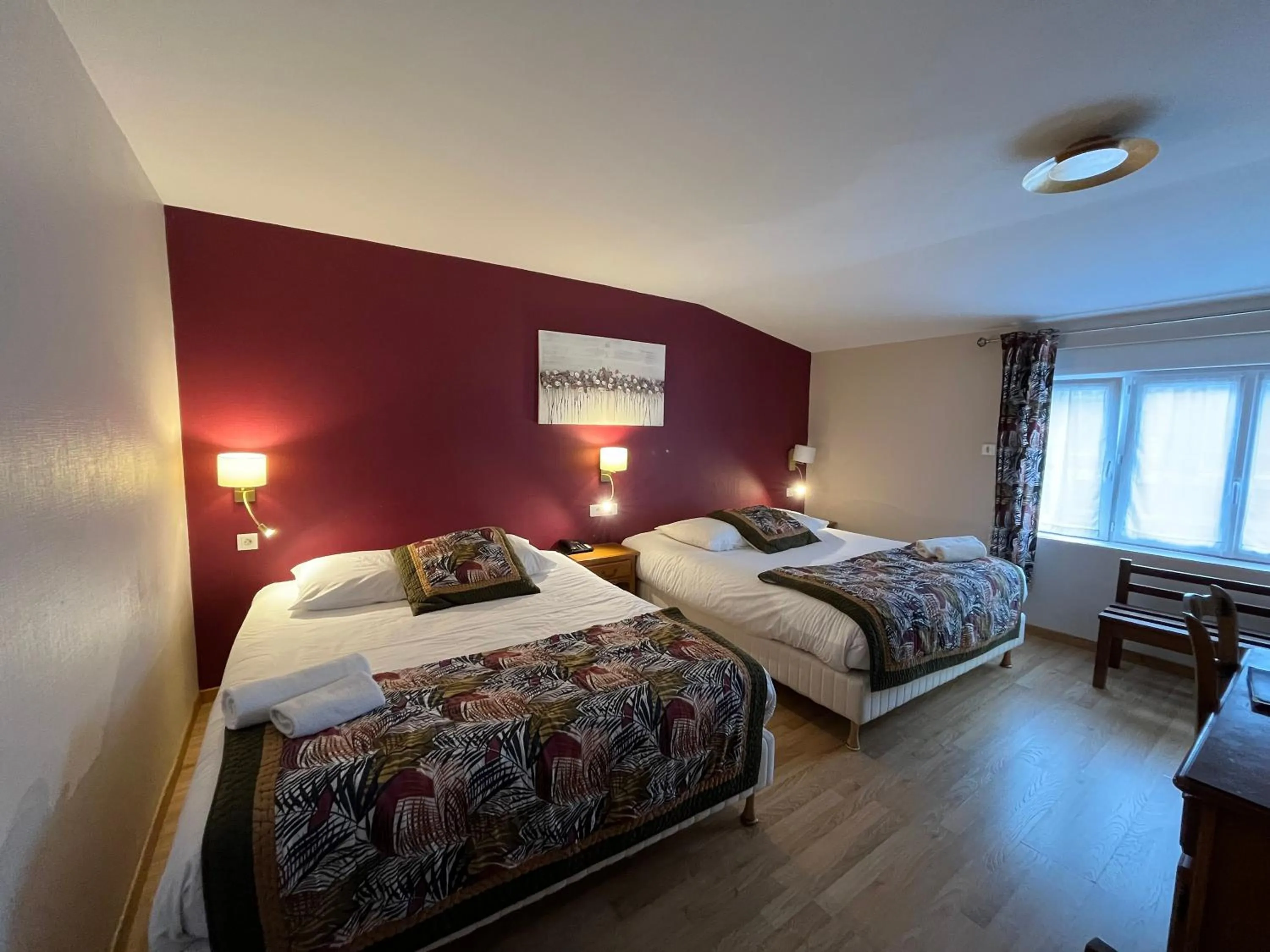 Photo of the whole room, Bed in Hôtel & Appartements Le Florence