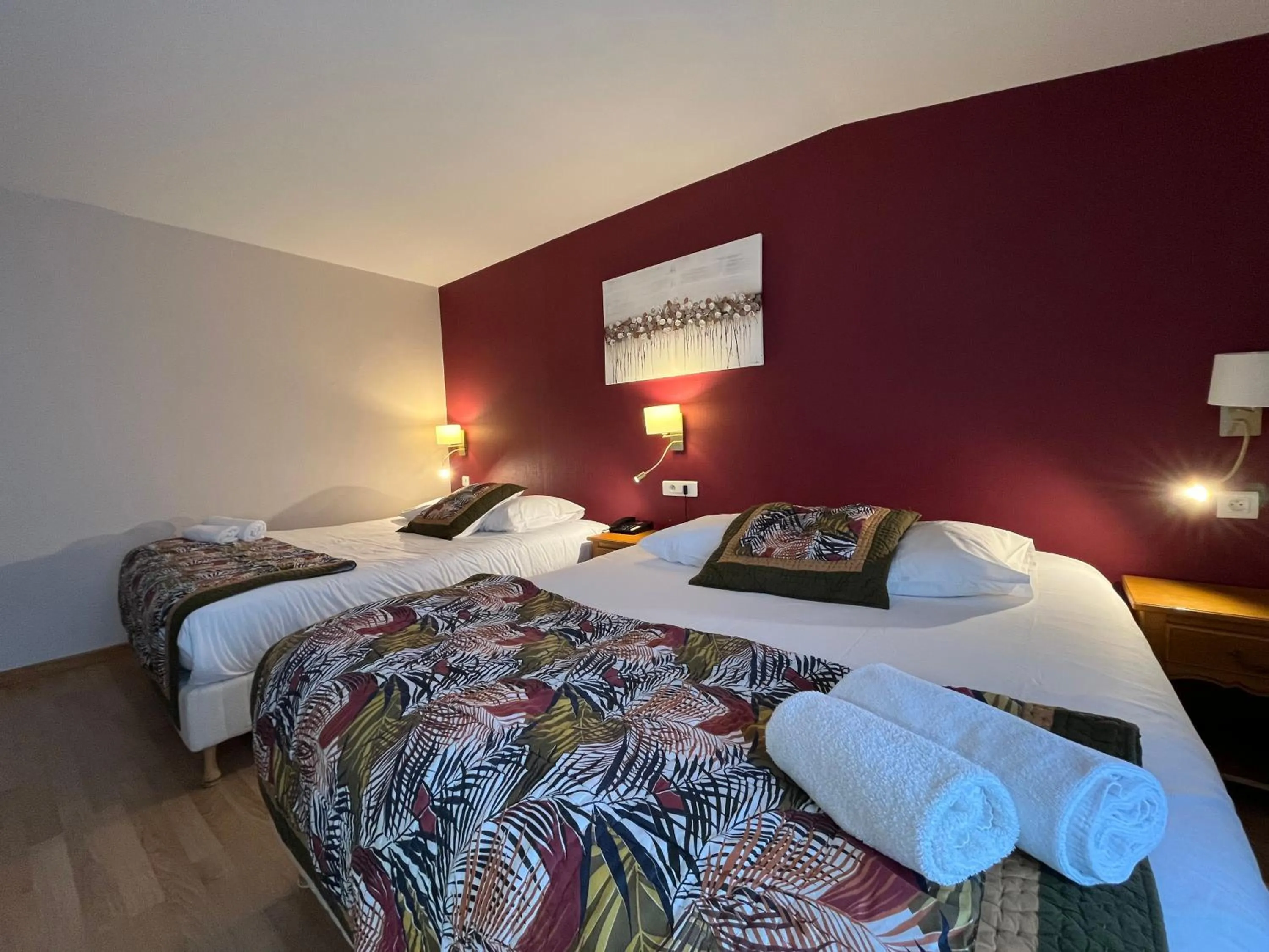 Bedroom, Bed in Hôtel & Appartements Le Florence