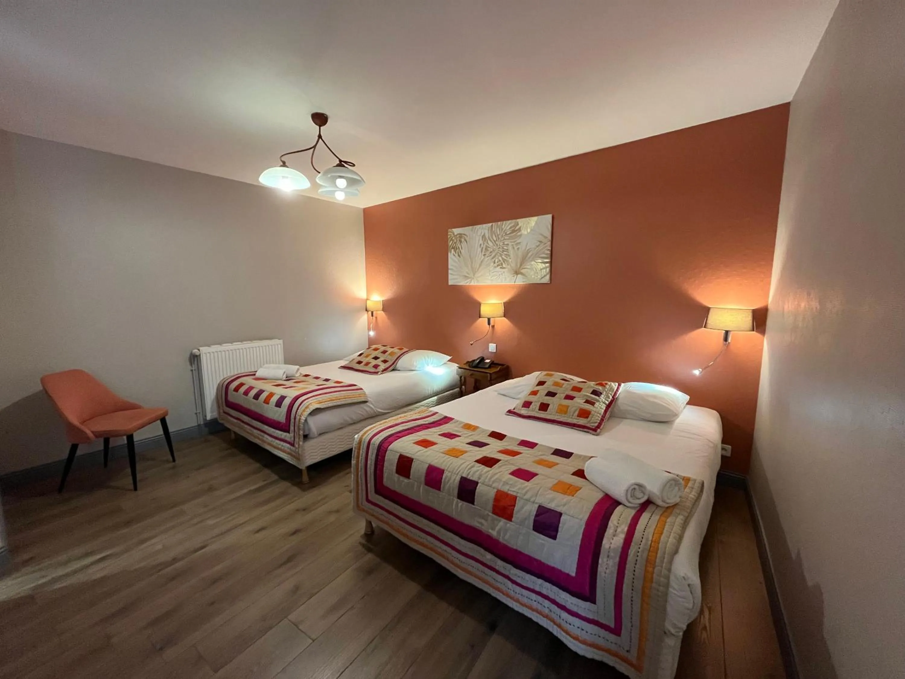 Photo of the whole room, Bed in Hôtel & Appartements Le Florence