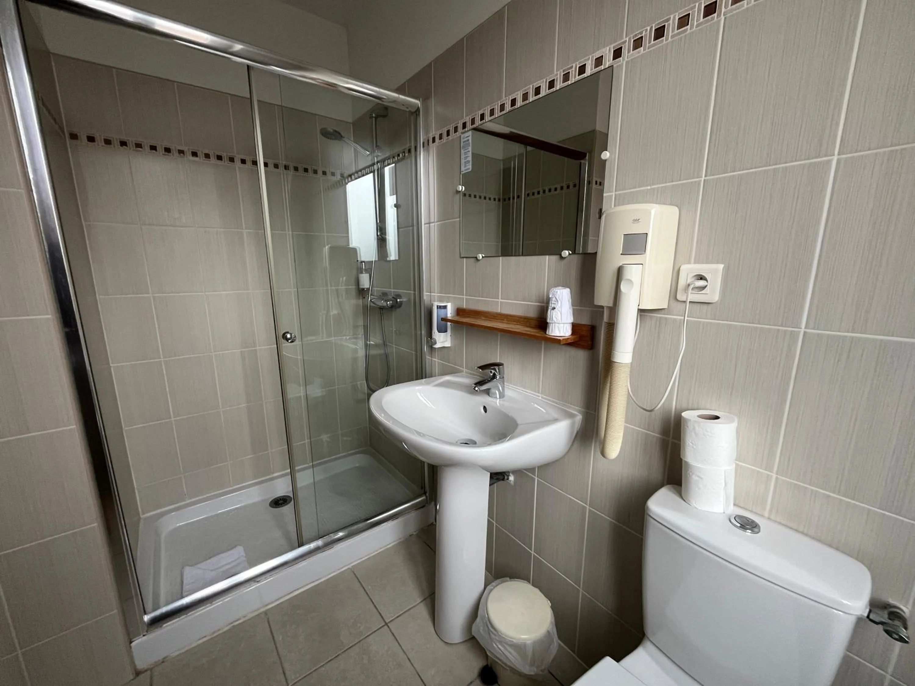 Bathroom in Hôtel & Appartements Le Florence