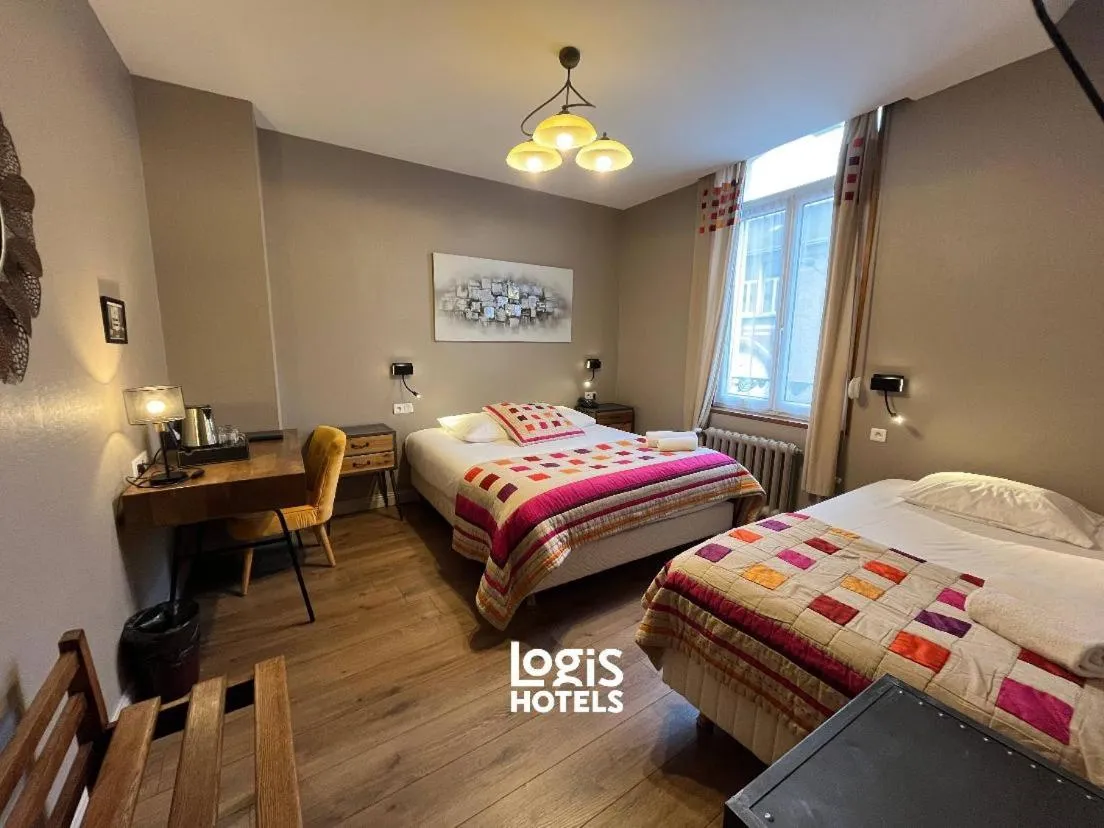 Bed in Logis Hôtel & Appartements Le Florence