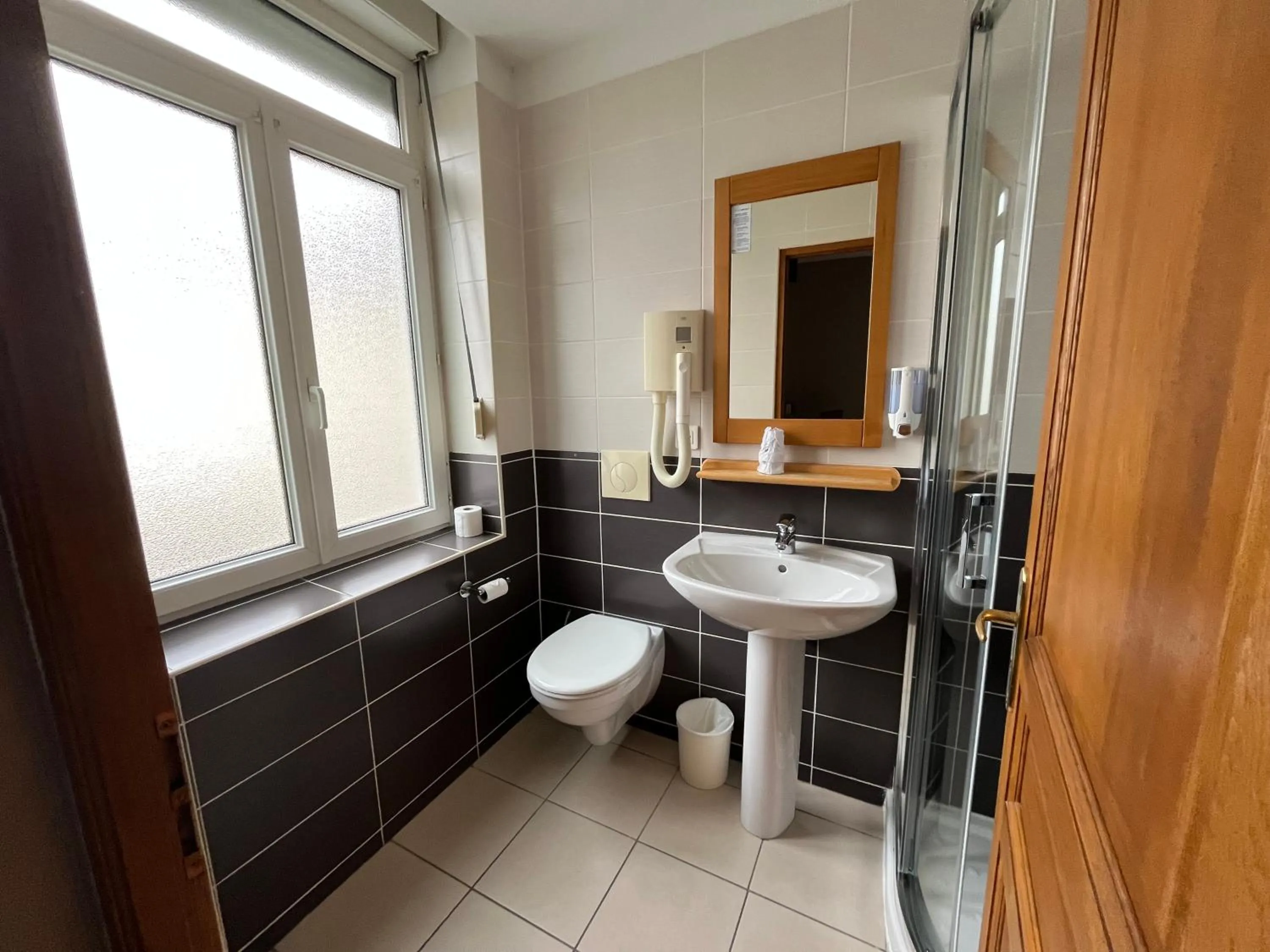 Bathroom in Hôtel & Appartements Le Florence