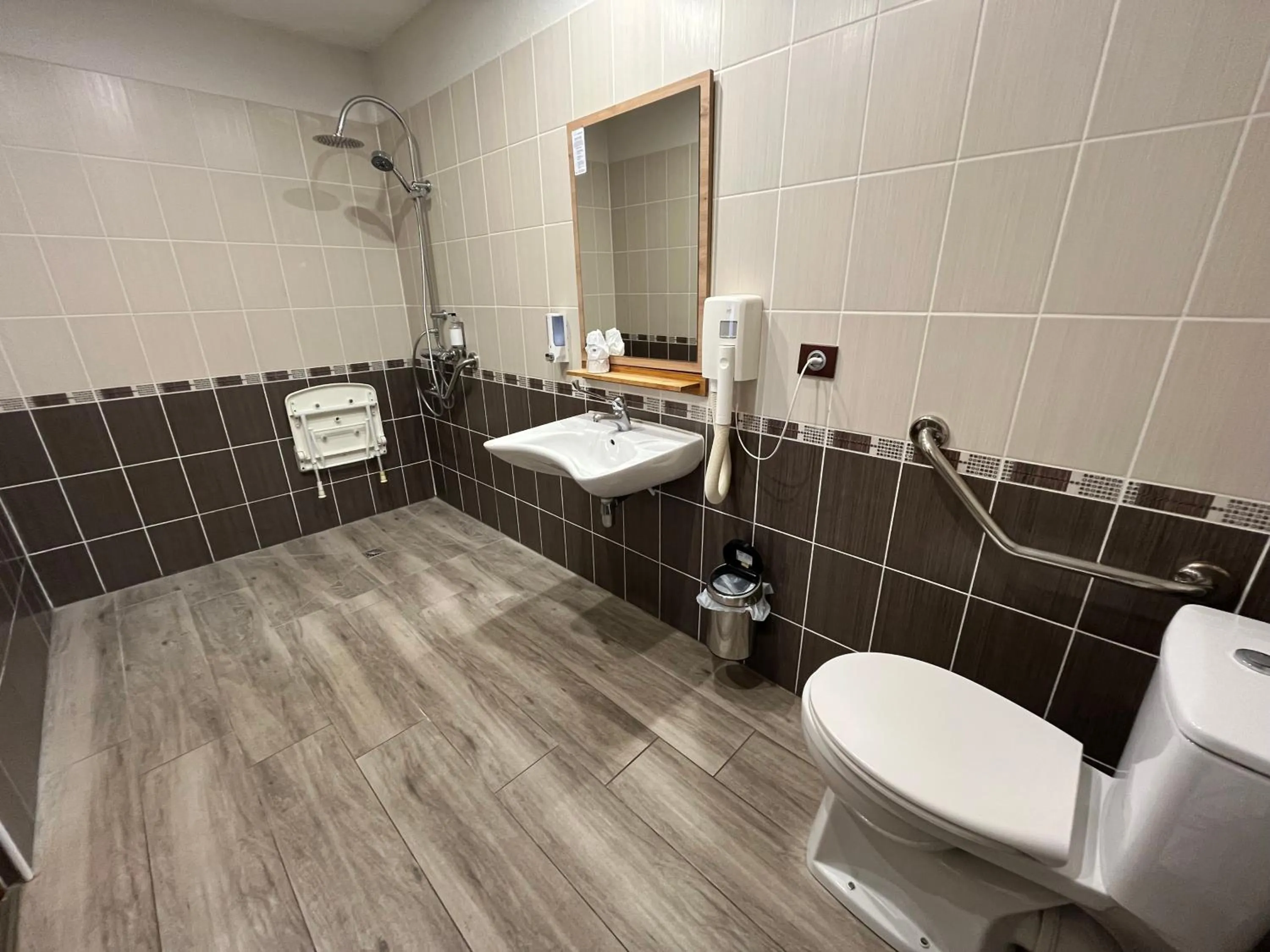 Toilet in Hôtel & Appartements Le Florence