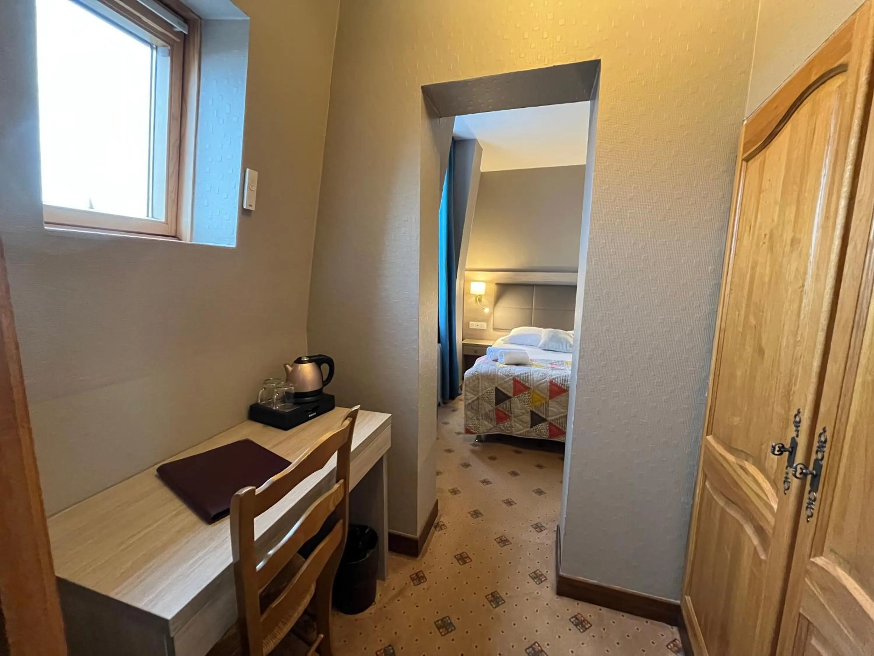 Photo of the whole room, Bed in Hôtel & Appartements Le Florence