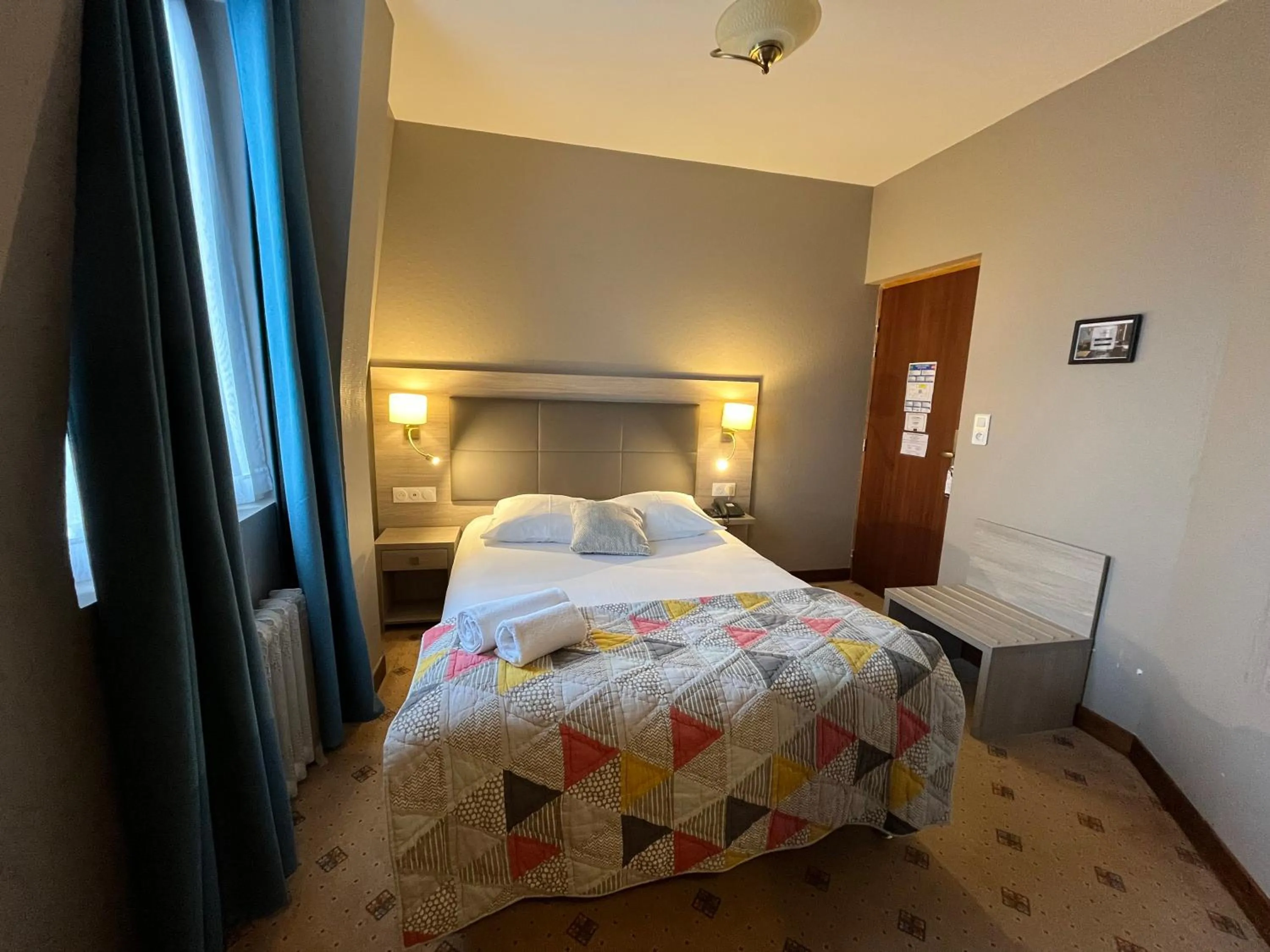 Photo of the whole room, Bed in Hôtel & Appartements Le Florence