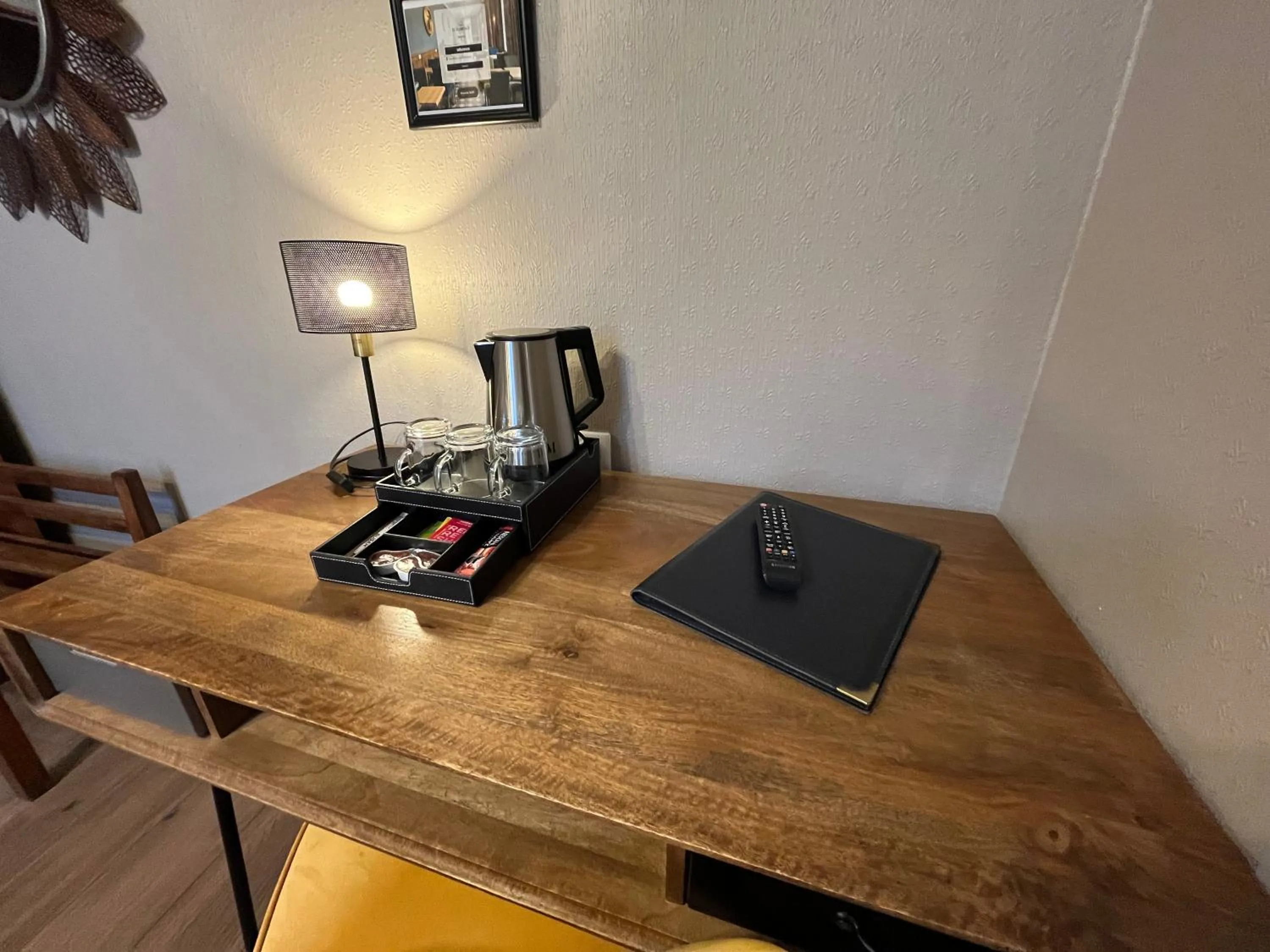 Coffee/tea facilities in Hôtel & Appartements Le Florence