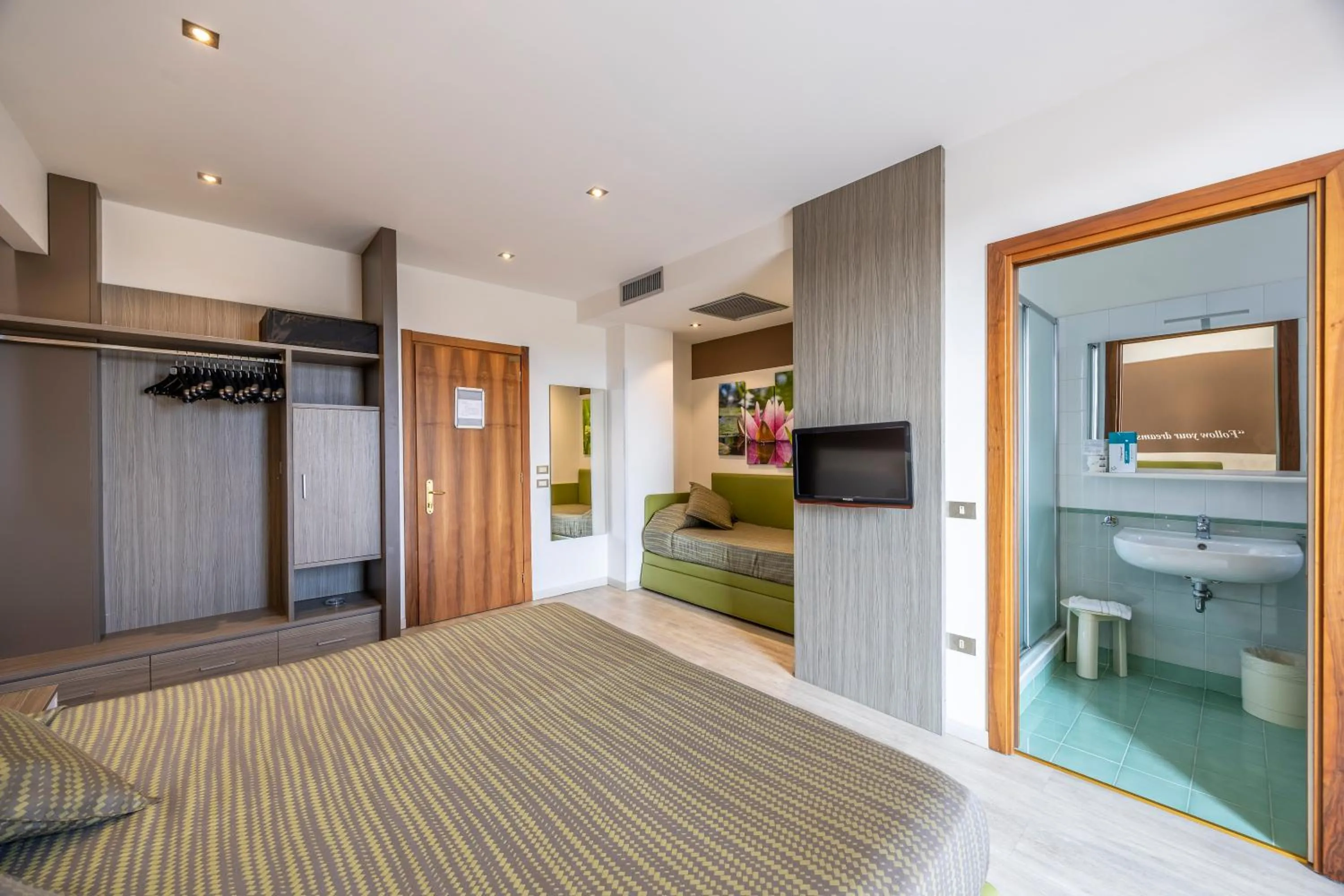 Bedroom, Bed in Hotel Ideal