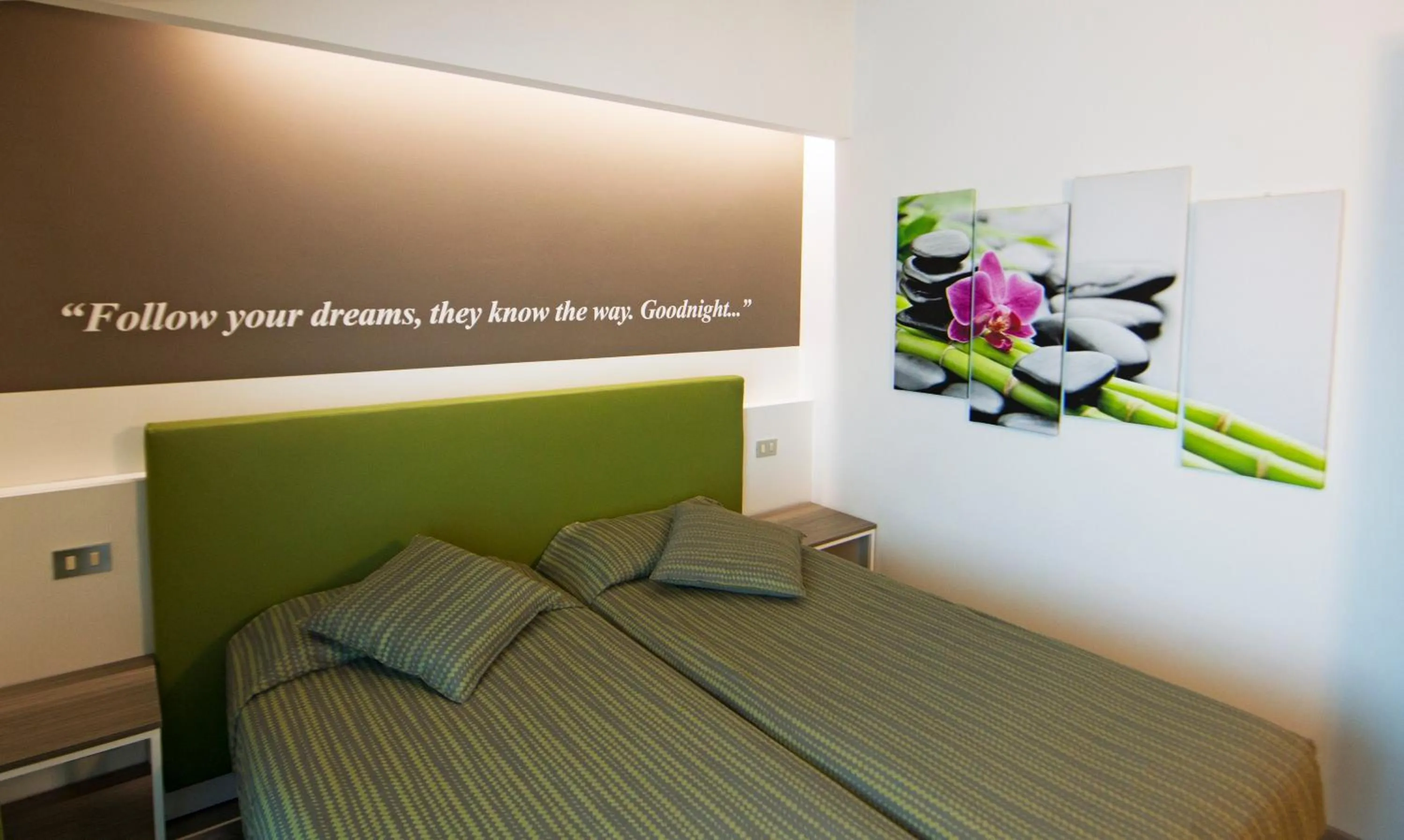 Bedroom, Bed in Hotel Ideal