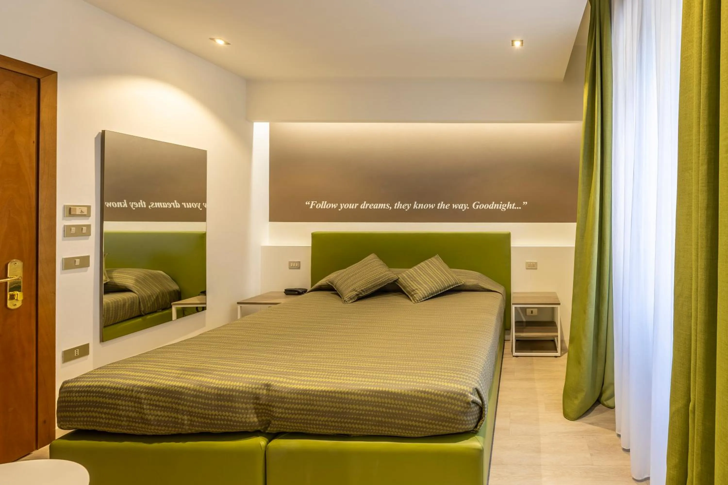 Bedroom, Bed in Hotel Ideal