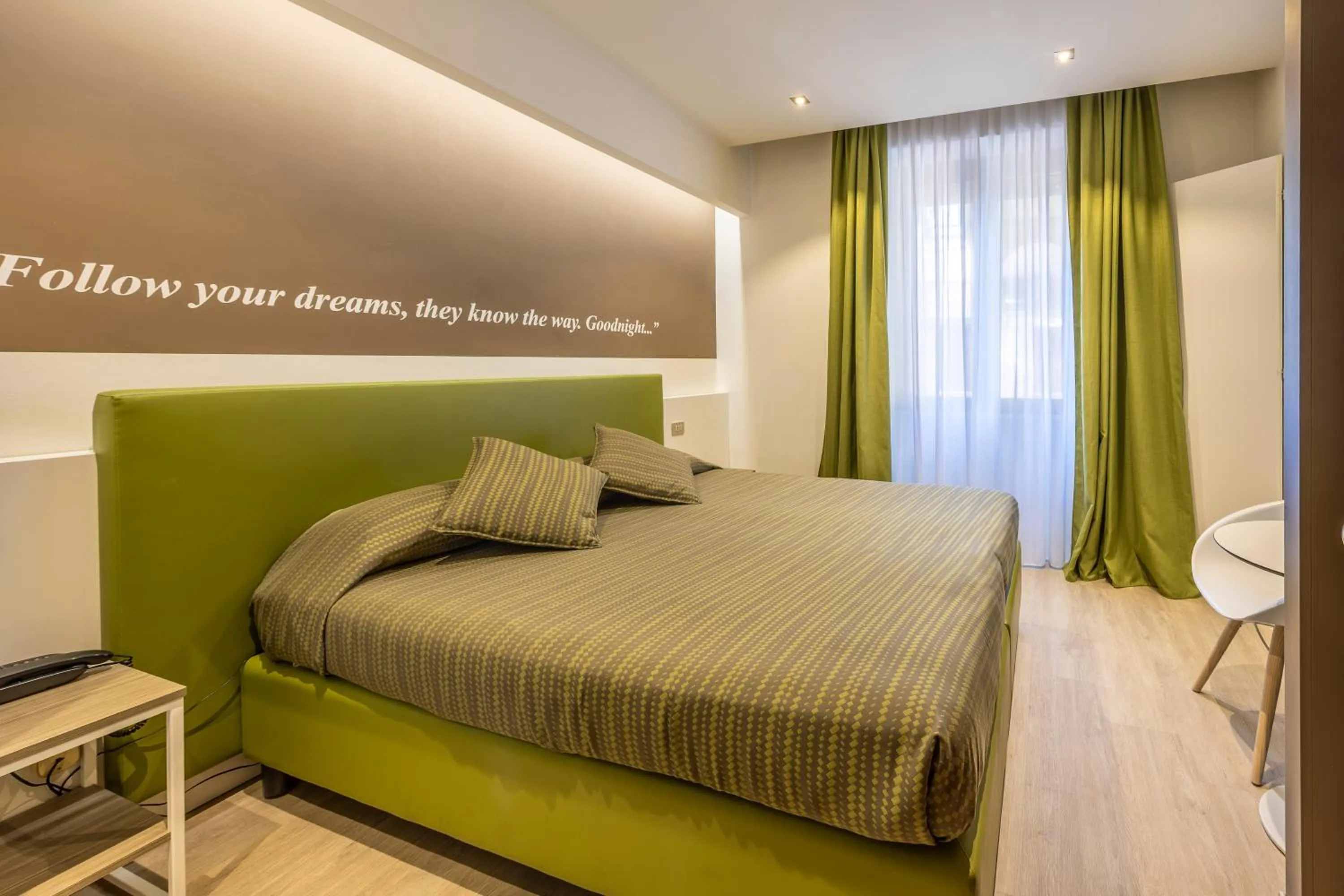 Bedroom, Bed in Hotel Ideal