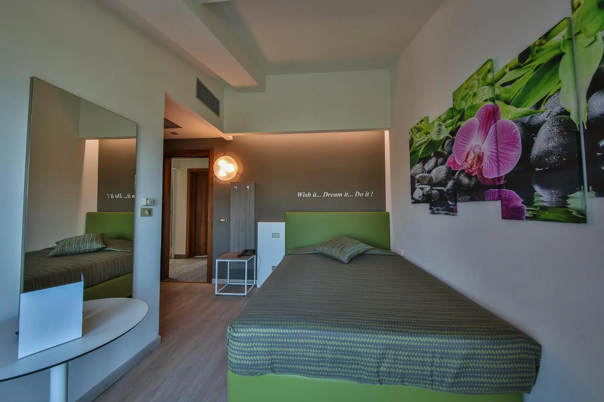 Bedroom, Bed in Hotel Ideal