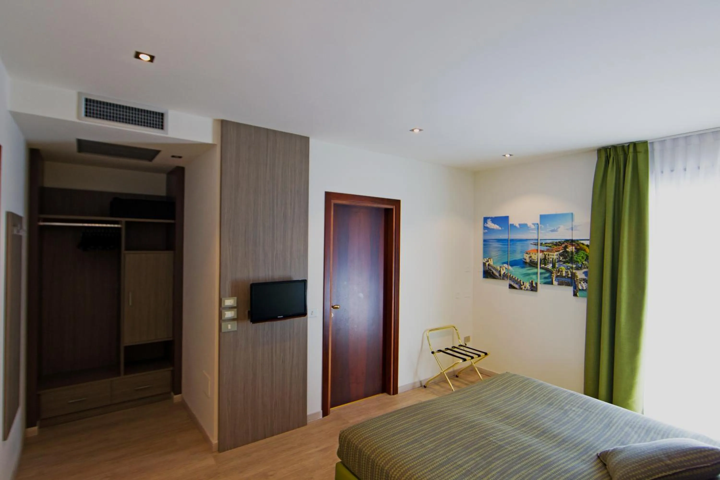 Bedroom, Bed in Hotel Ideal