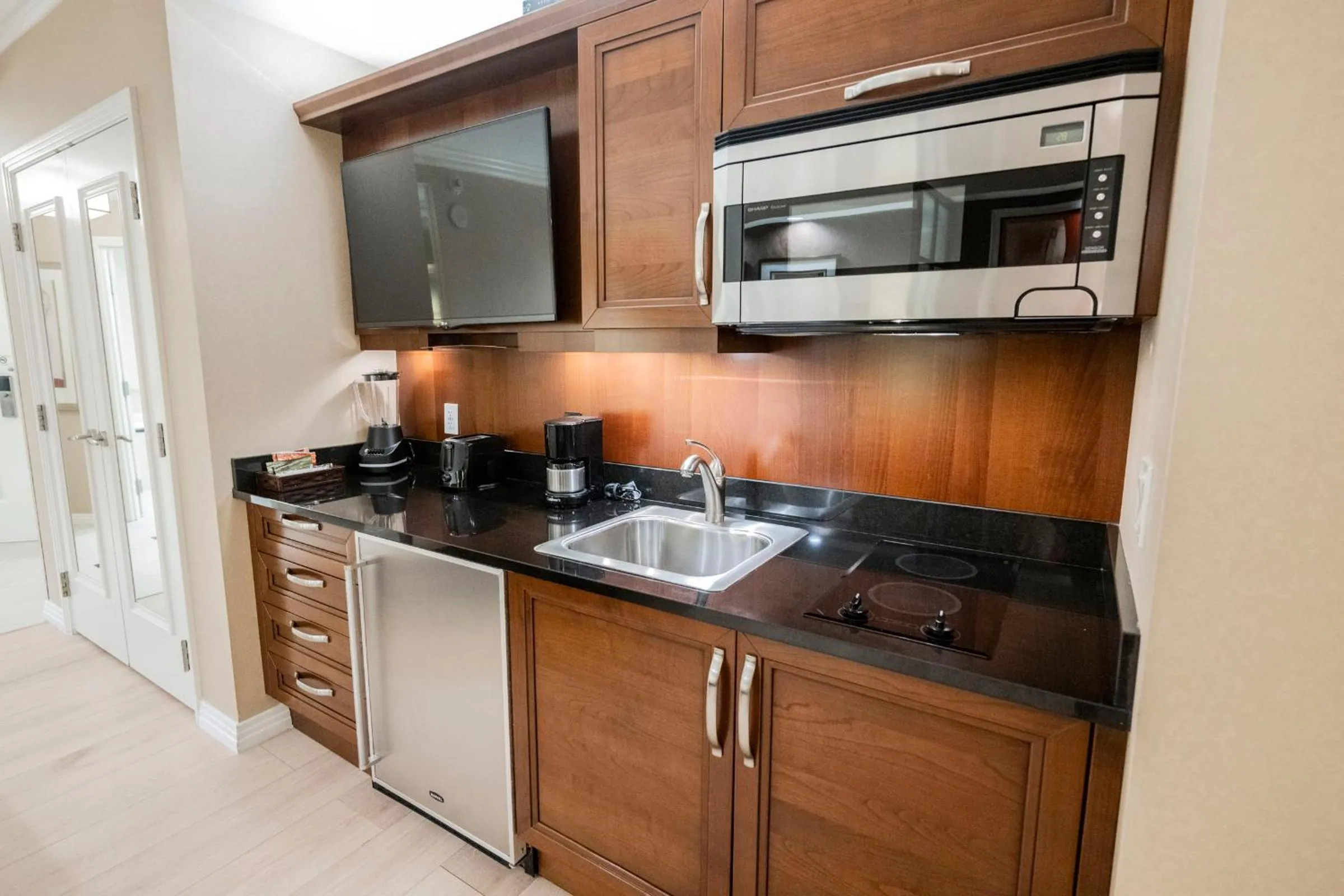 Kitchen or kitchenette in Signature Rental by Owner Direct