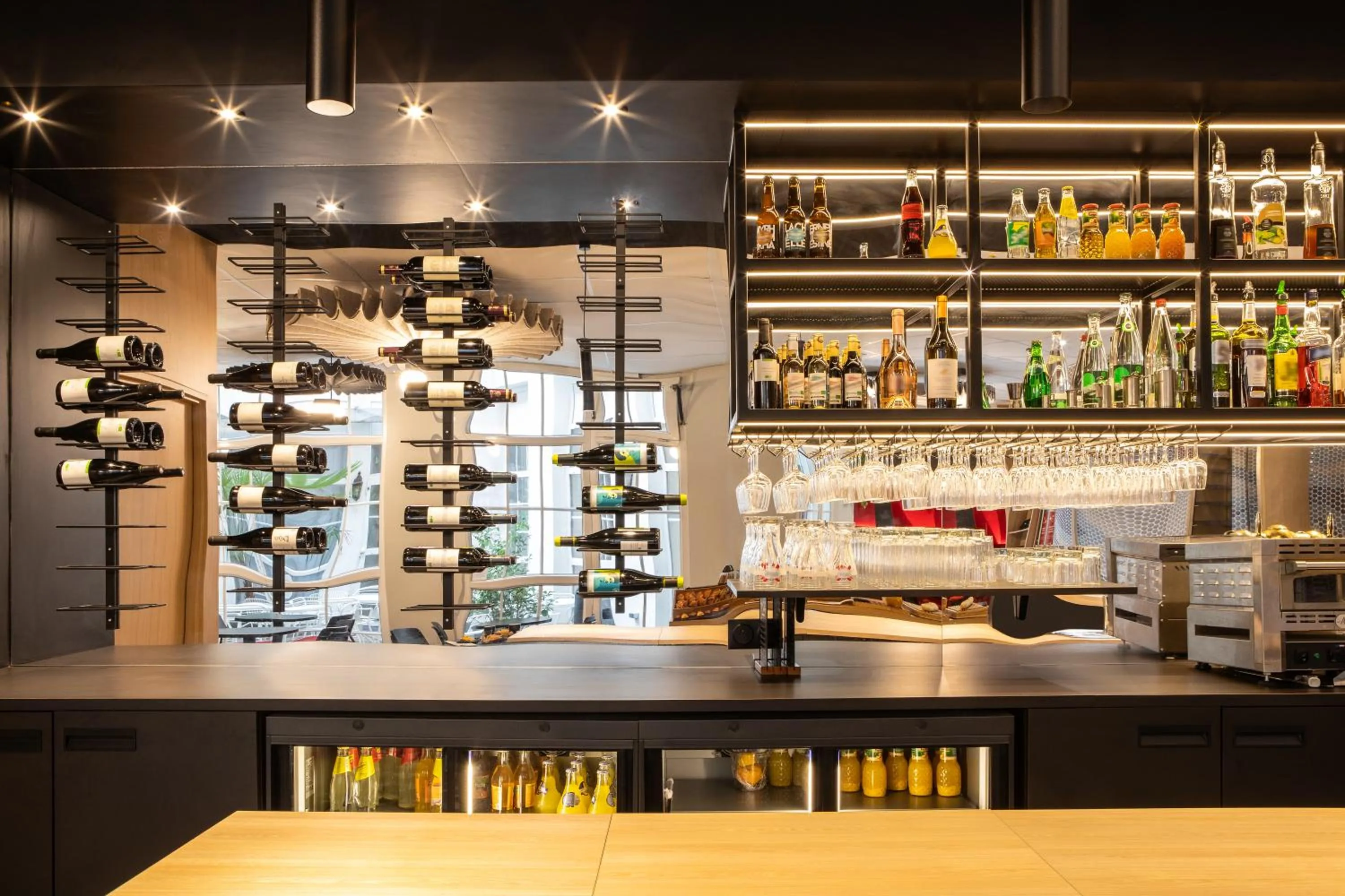 Lounge or bar in ibis Paris Ornano Montmartre Nord 18ème