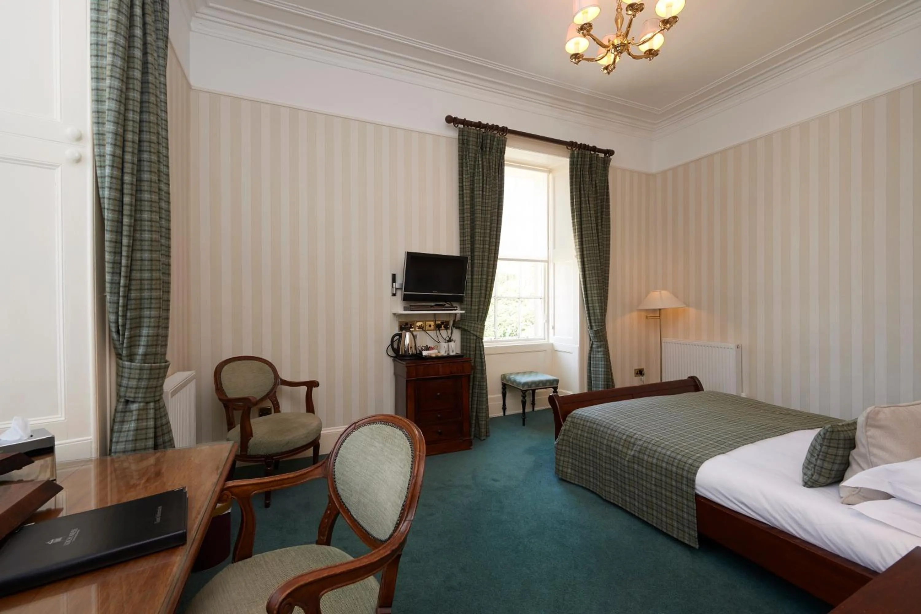 Bedroom, Bed in Loch Ness Country House Hotel