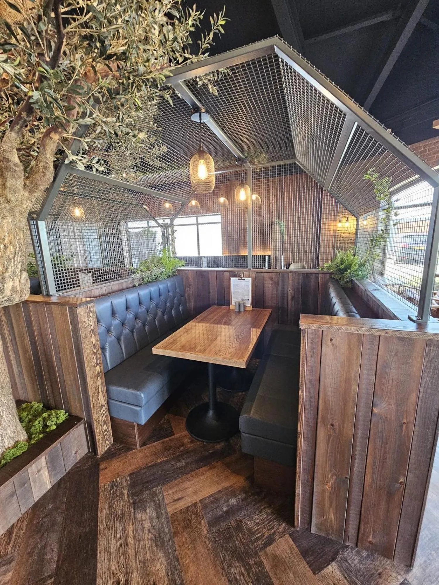 Restaurant/places to eat in Hotel Nineteen