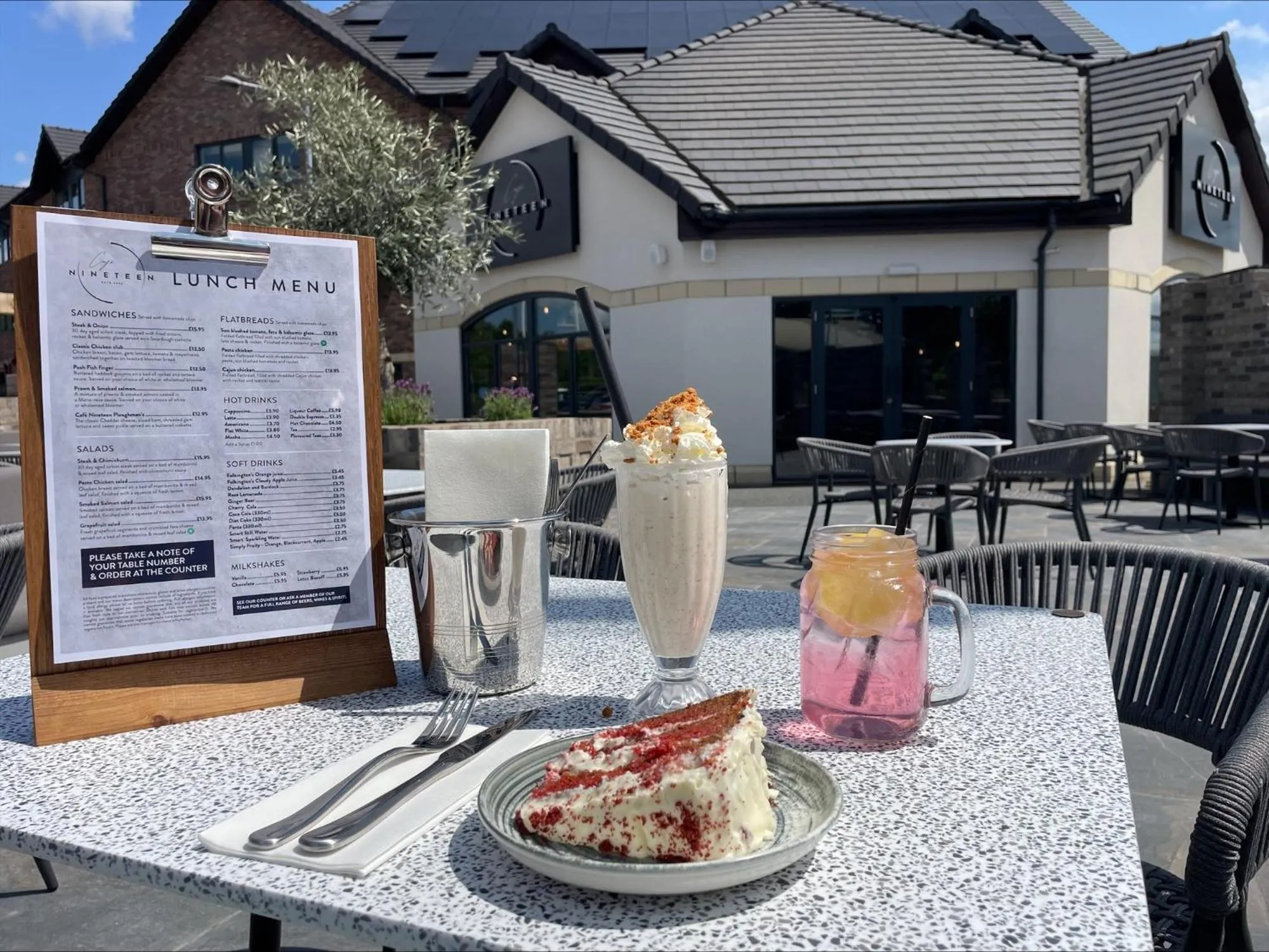 Restaurant/places to eat in Hotel Nineteen