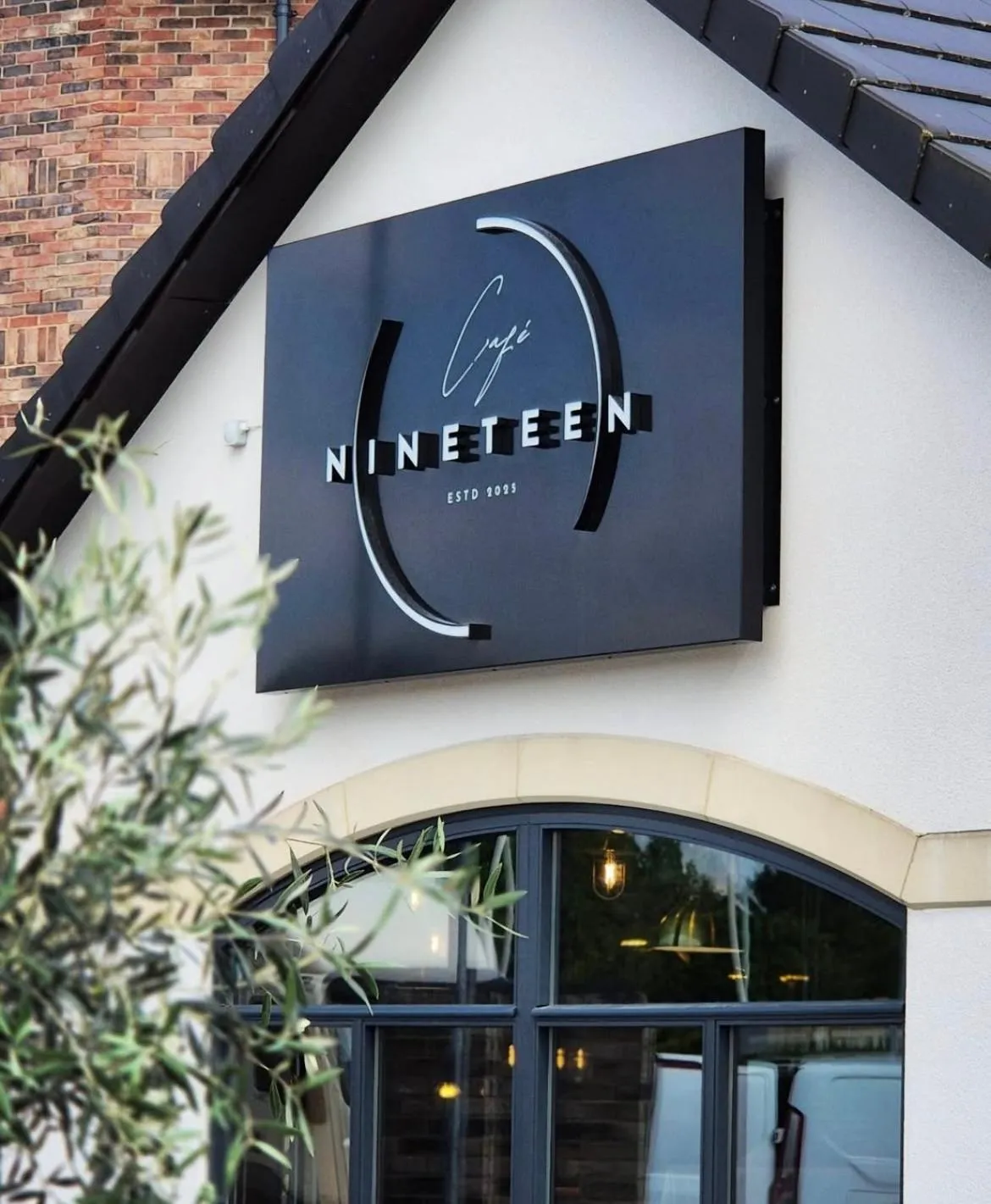 Restaurant/places to eat in Hotel Nineteen