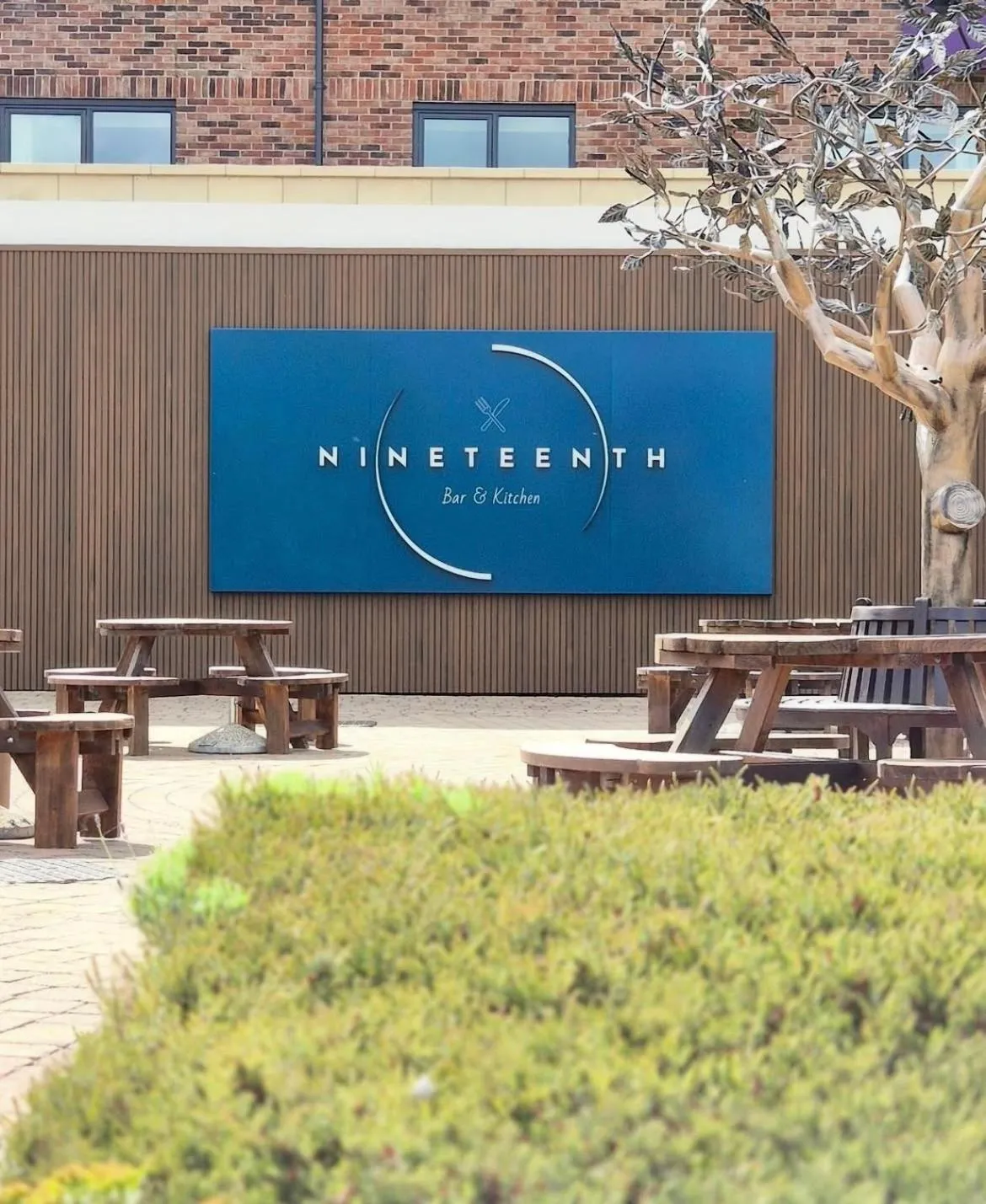 Restaurant/places to eat in Hotel Nineteen