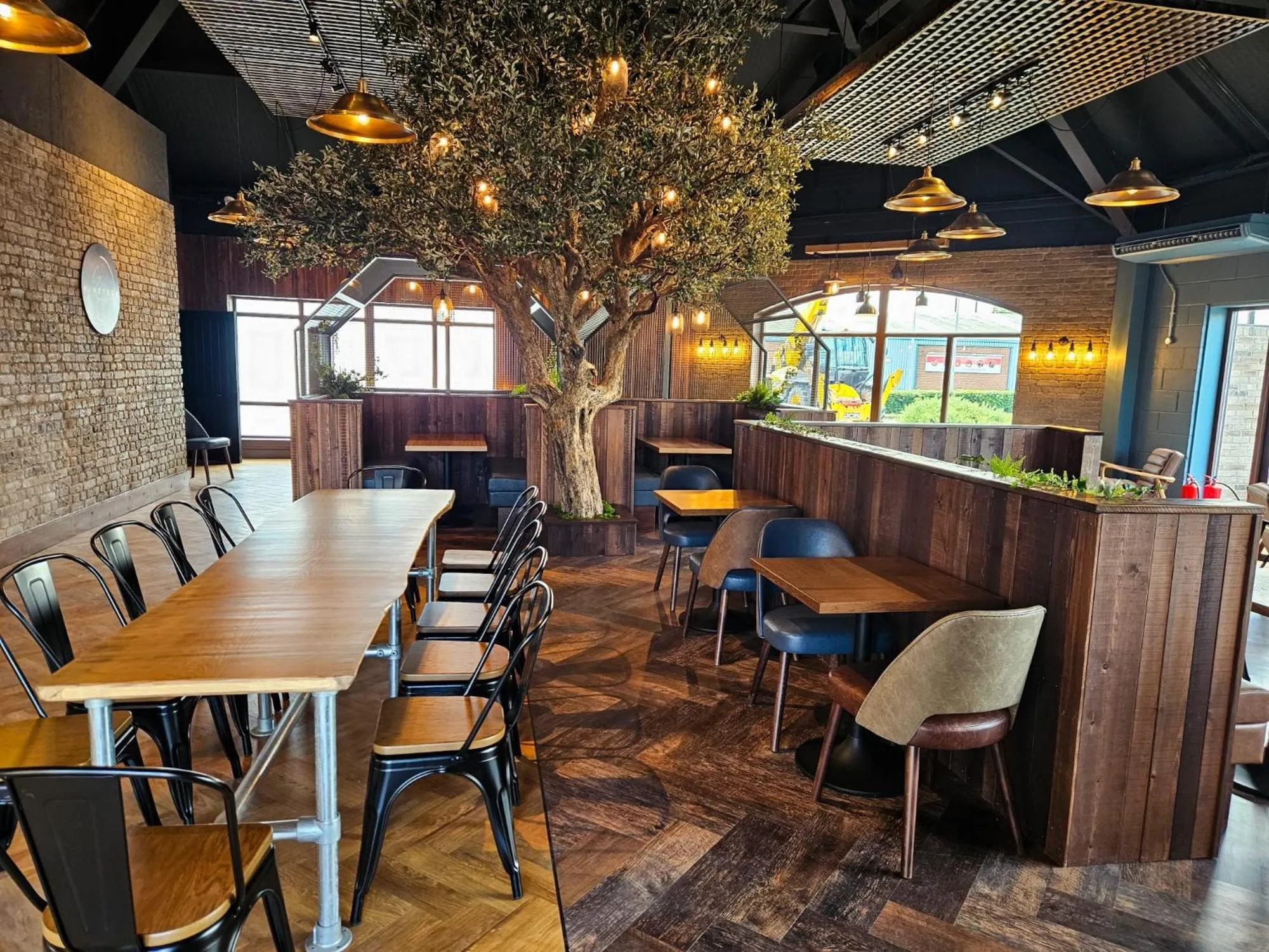 Restaurant/places to eat in Hotel Nineteen