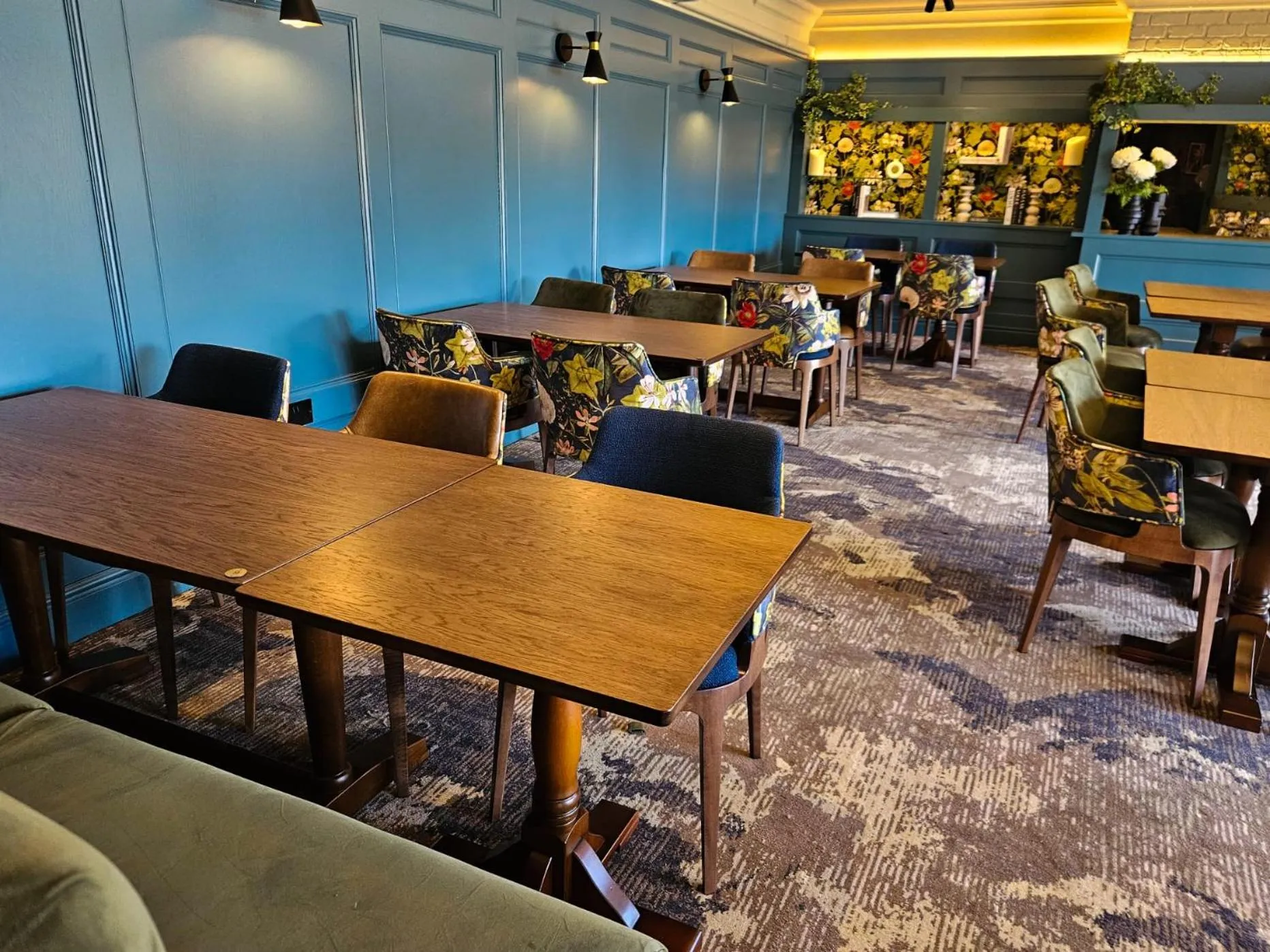 Restaurant/places to eat in Hotel Nineteen