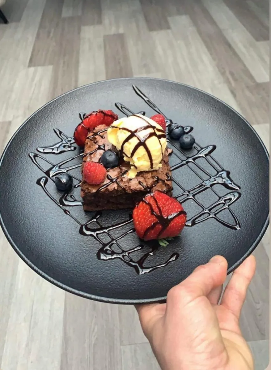 Restaurant/places to eat in The Avenue Hotel Ltd