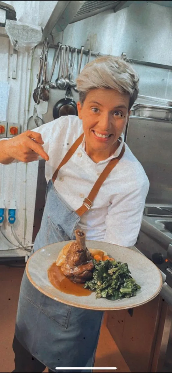 Restaurant/places to eat in The Avenue Hotel Ltd