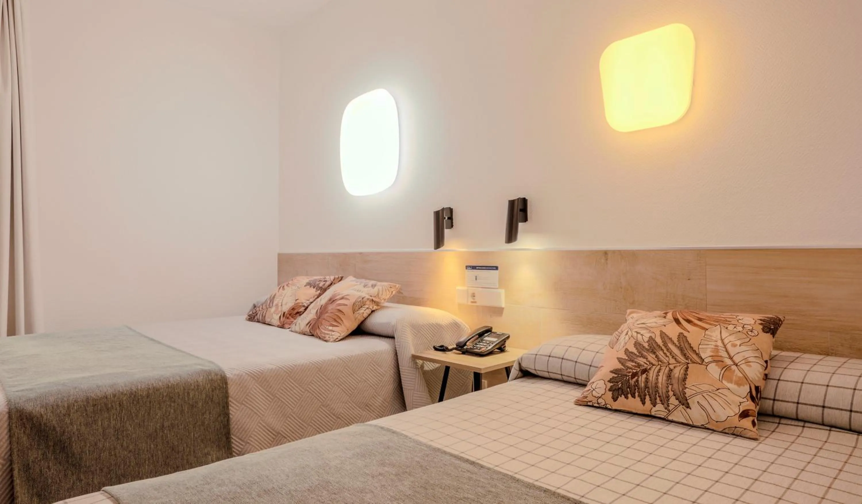 Bed in Hostal Castilla II Puerta del Sol