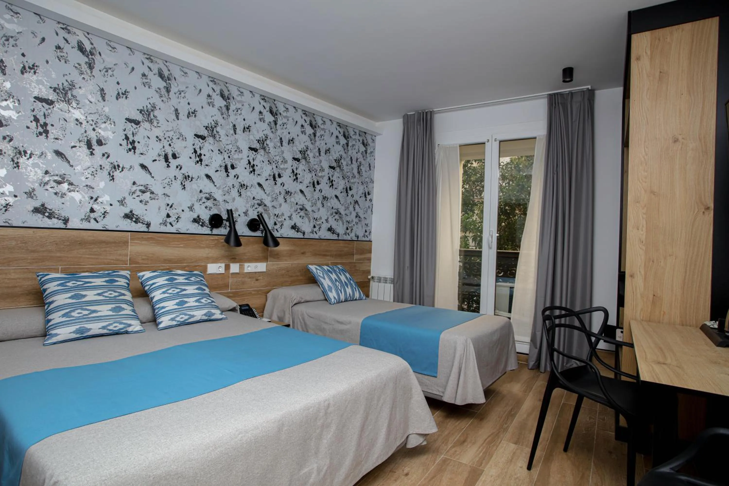 Bed in Hostal Castilla II Puerta del Sol