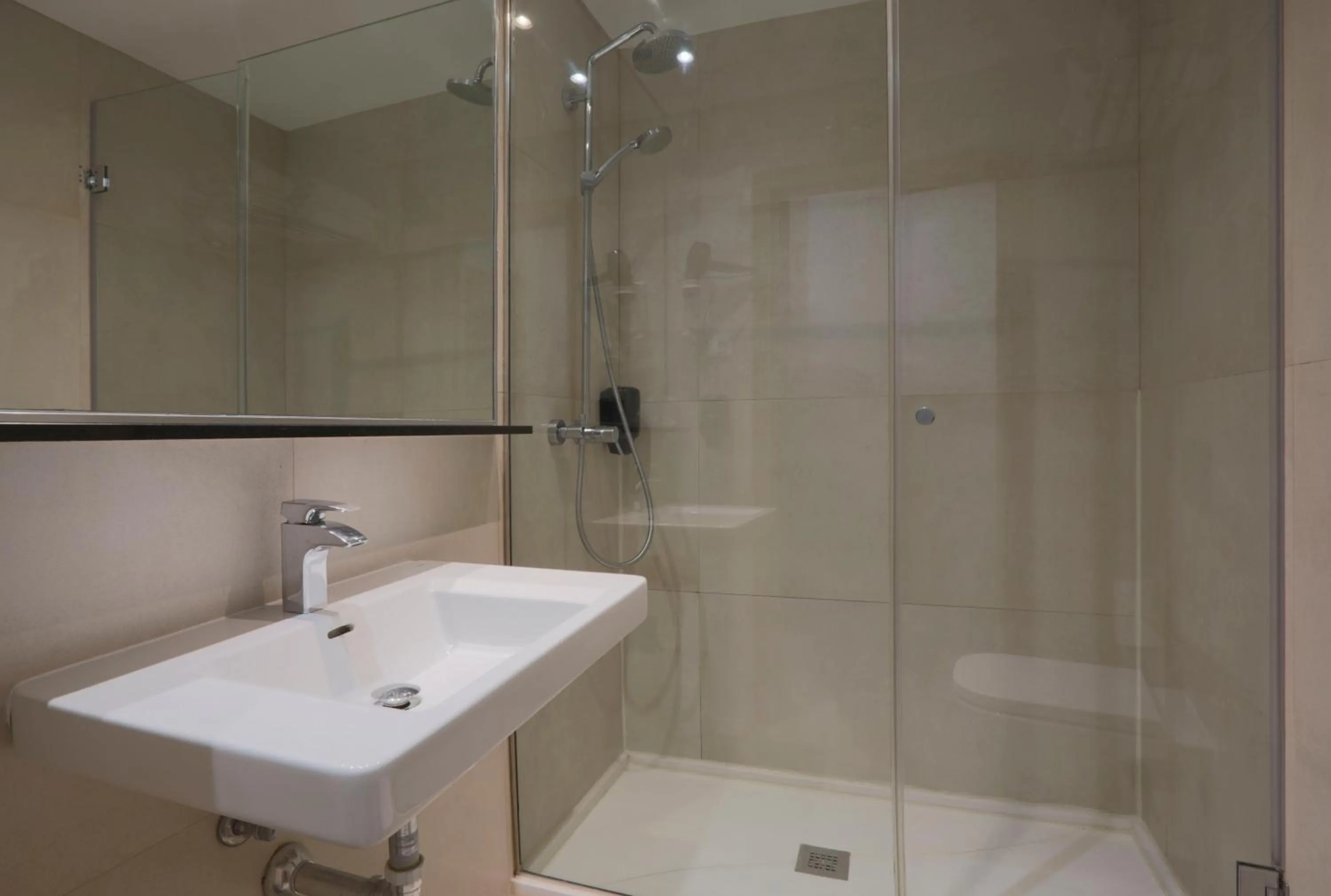 Bathroom in Hostal Castilla II Puerta del Sol