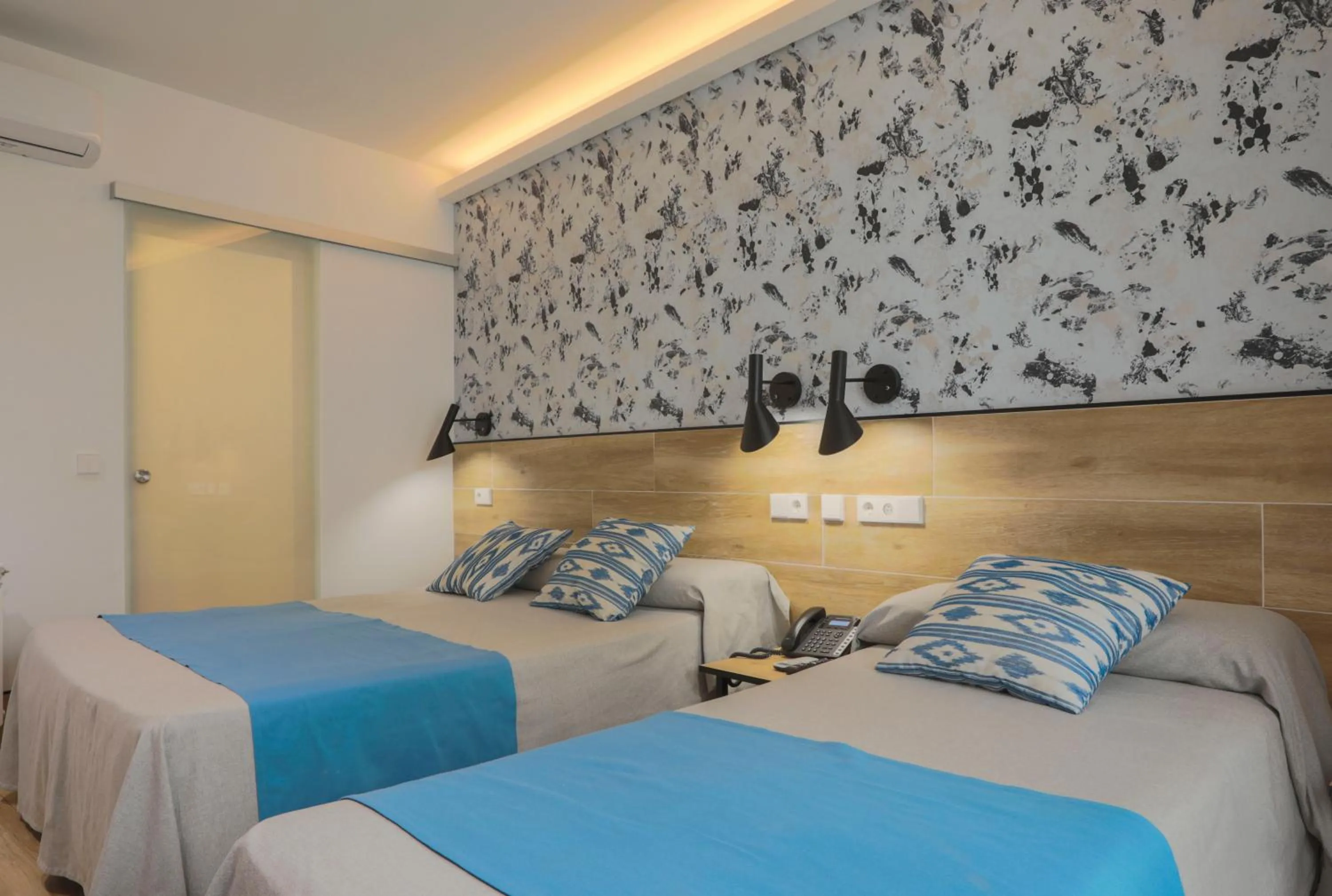 Photo of the whole room, Bed in Hostal Castilla II Puerta del Sol