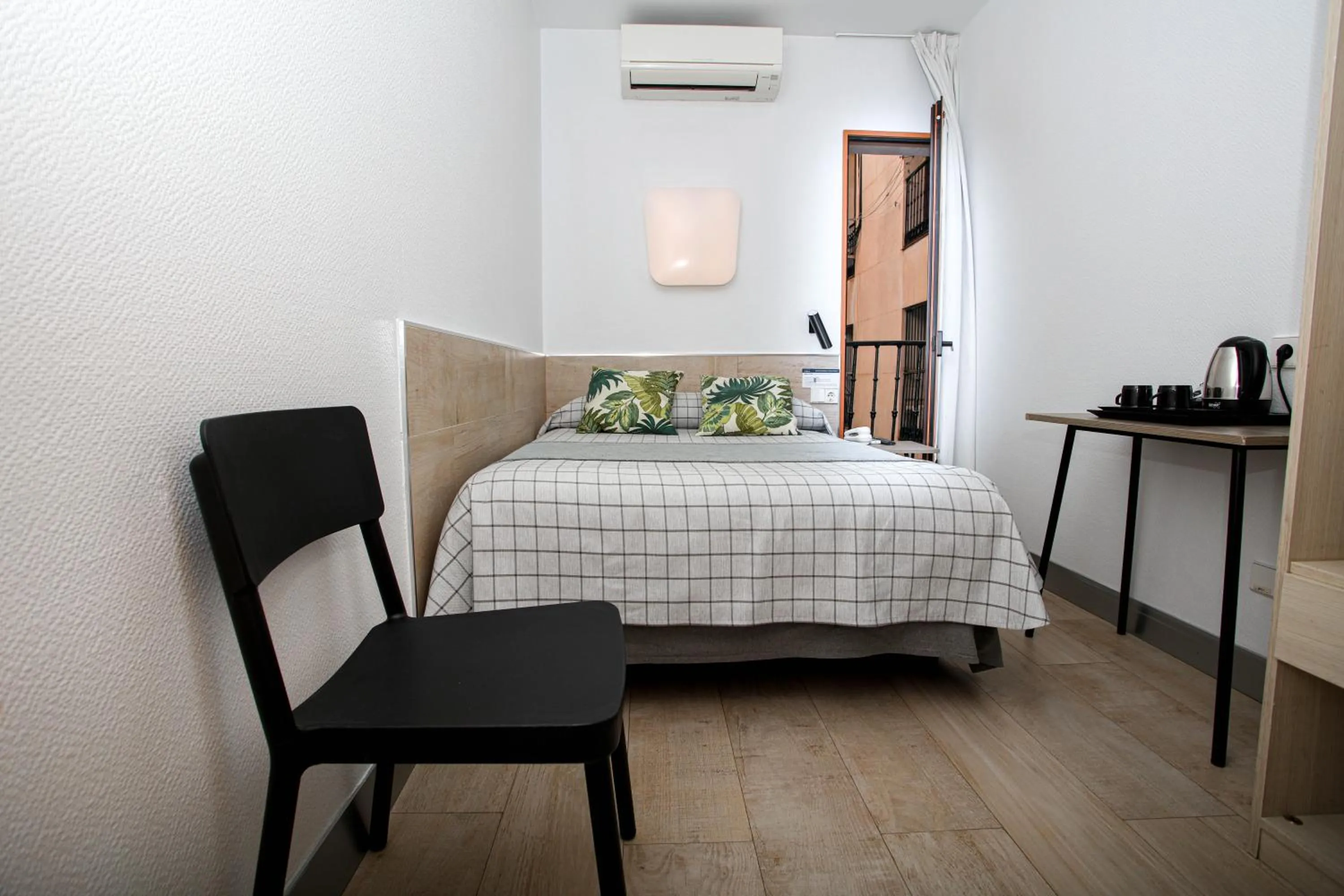 Photo of the whole room, Bed in Hostal Castilla II Puerta del Sol