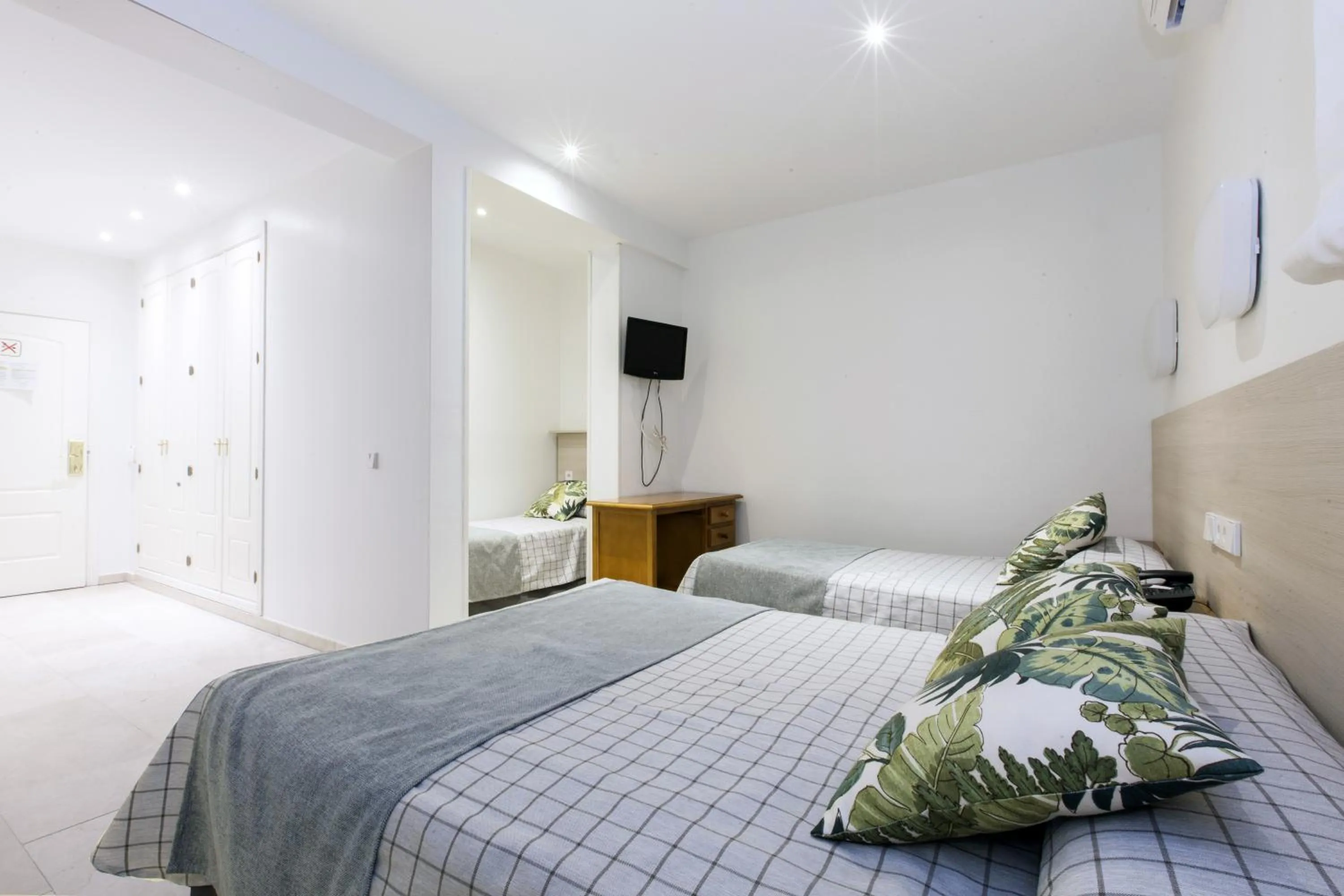 Decorative detail, Bed in Hostal Castilla II Puerta del Sol