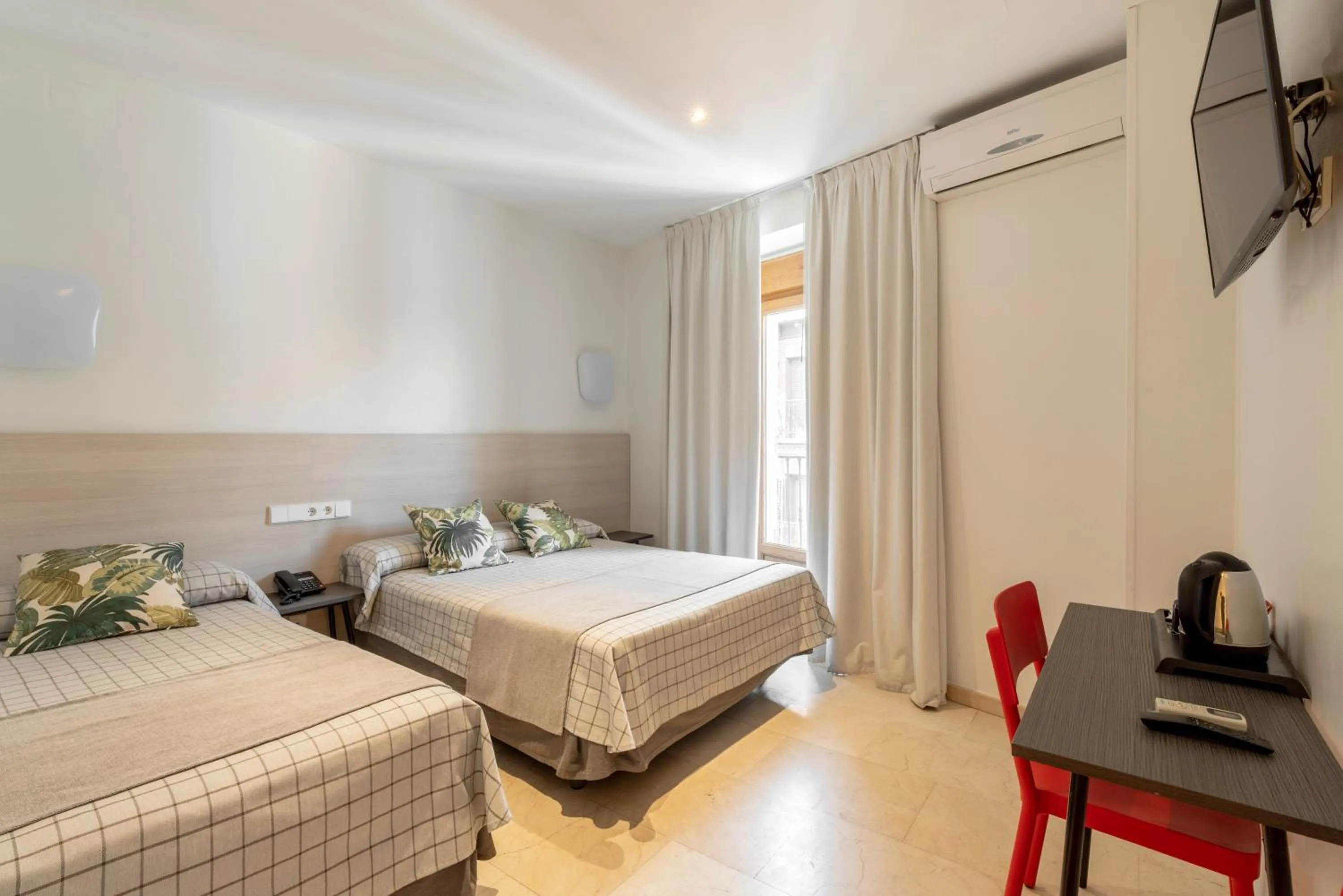 Bed in Hostal Castilla II Puerta del Sol